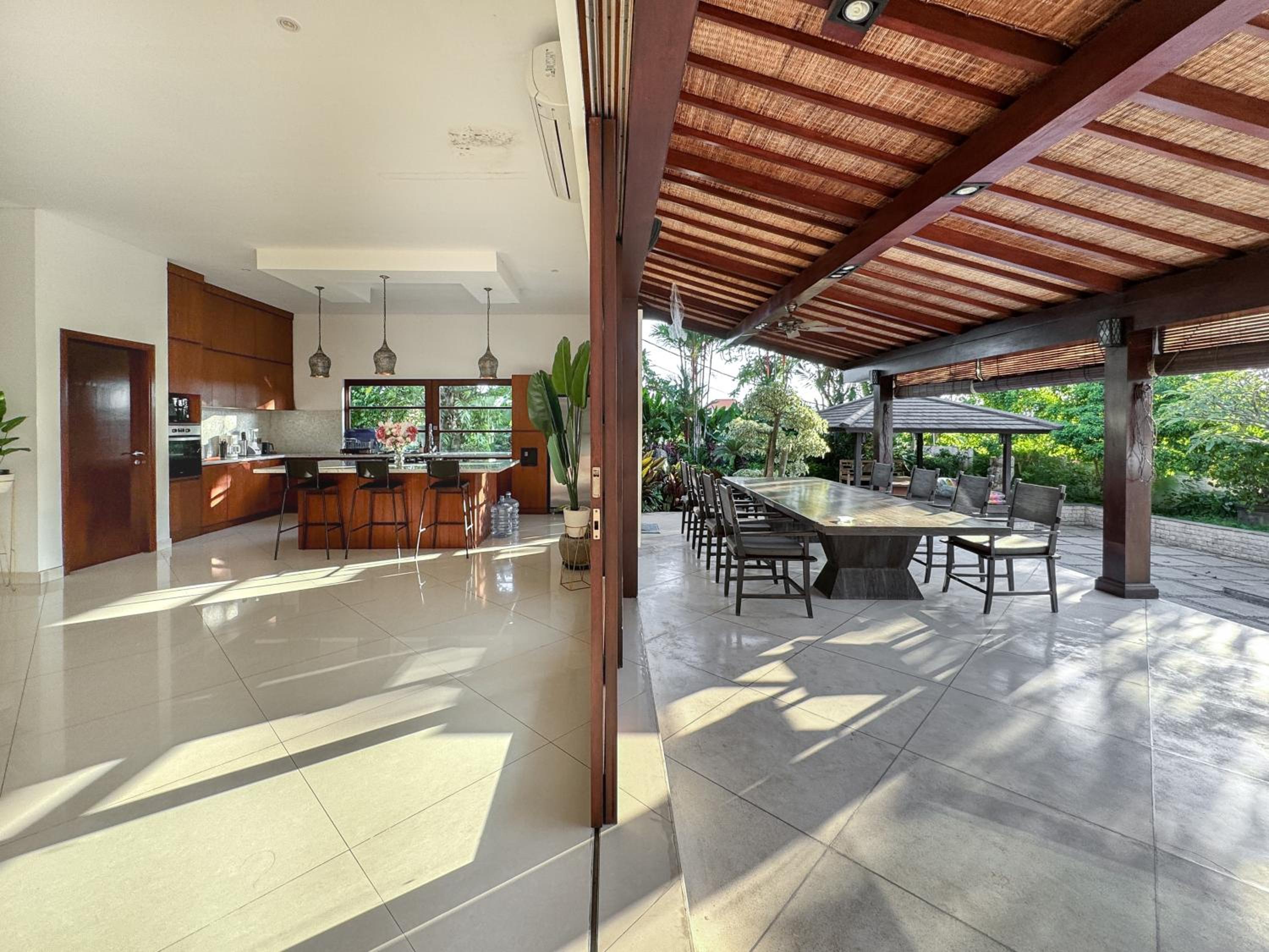 Luxury 4-Bedroom Pool Villa in Canggu - 7 mins to Beach