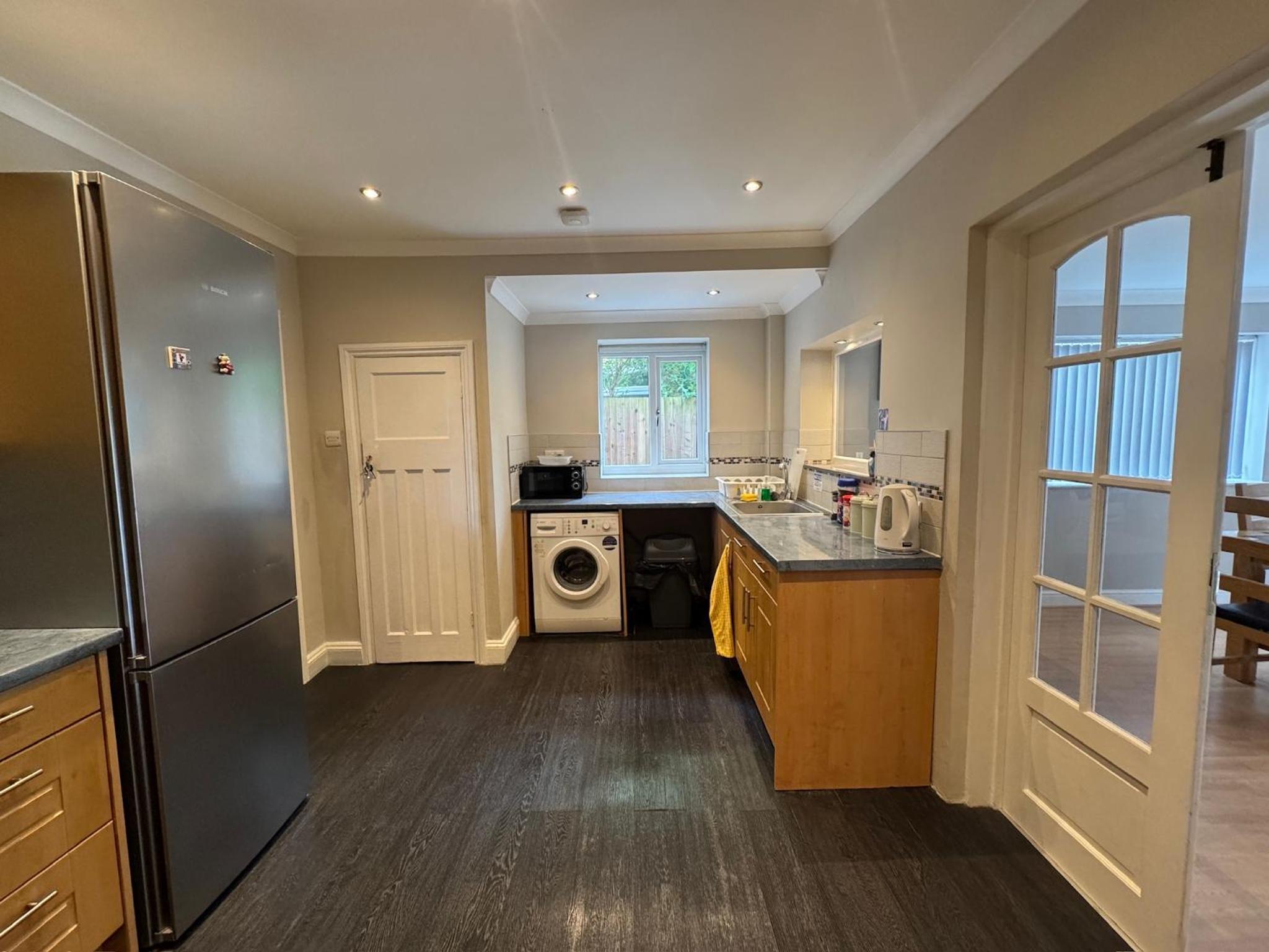 4 Bedroom Home, FREE Parking & Wi-Fi, Garden