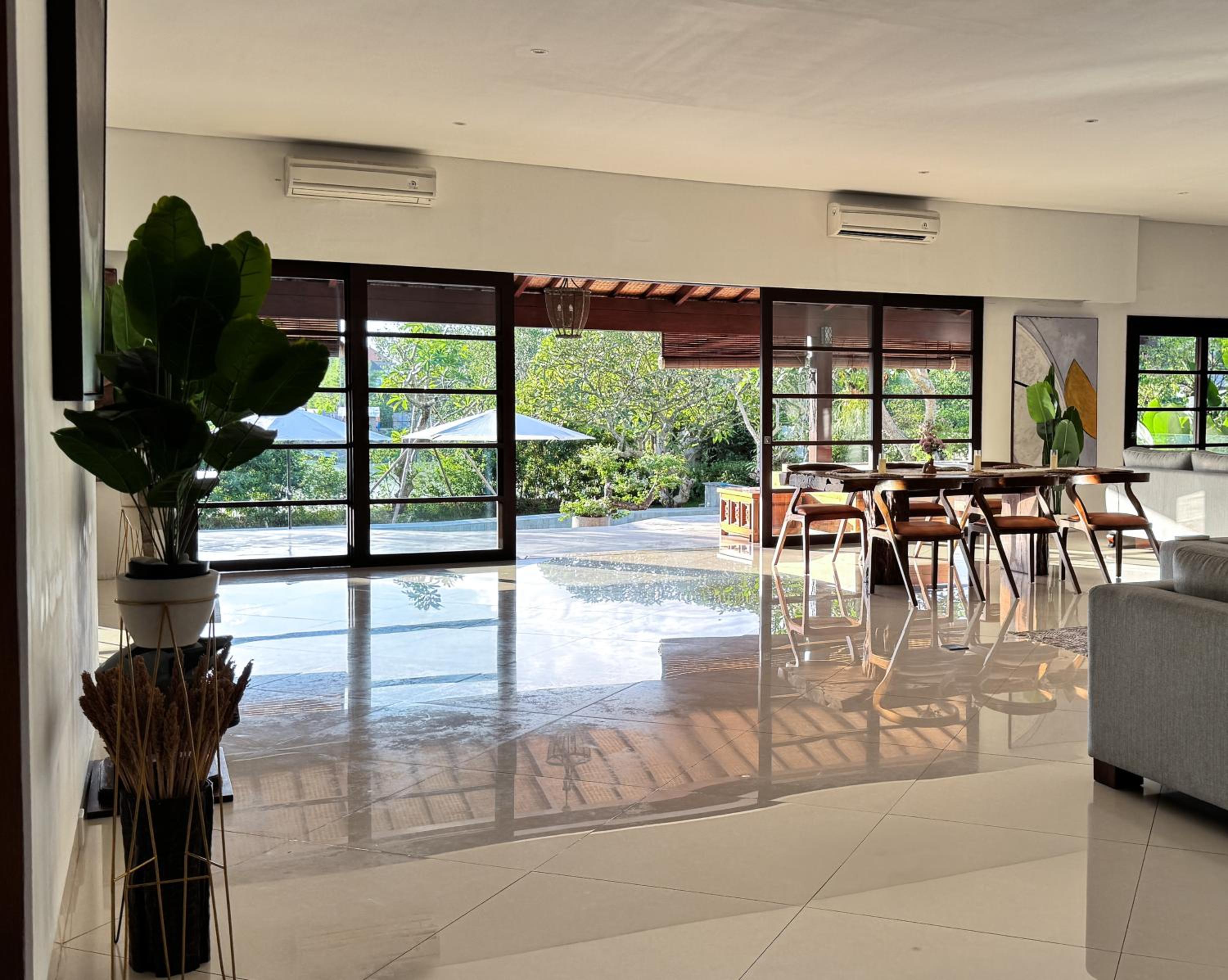 Luxury 4-Bedroom Pool Villa in Canggu - 7 mins to Beach