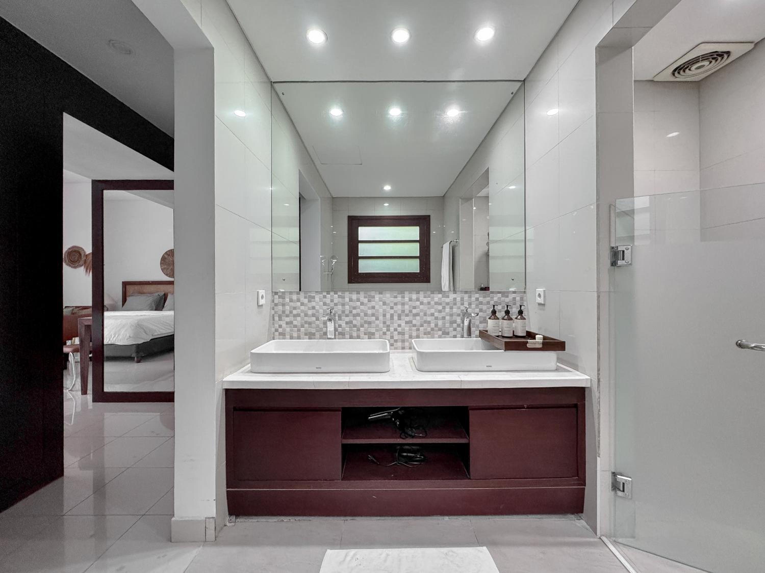 Luxury 4-Bedroom Pool Villa in Canggu - 7 mins to Beach