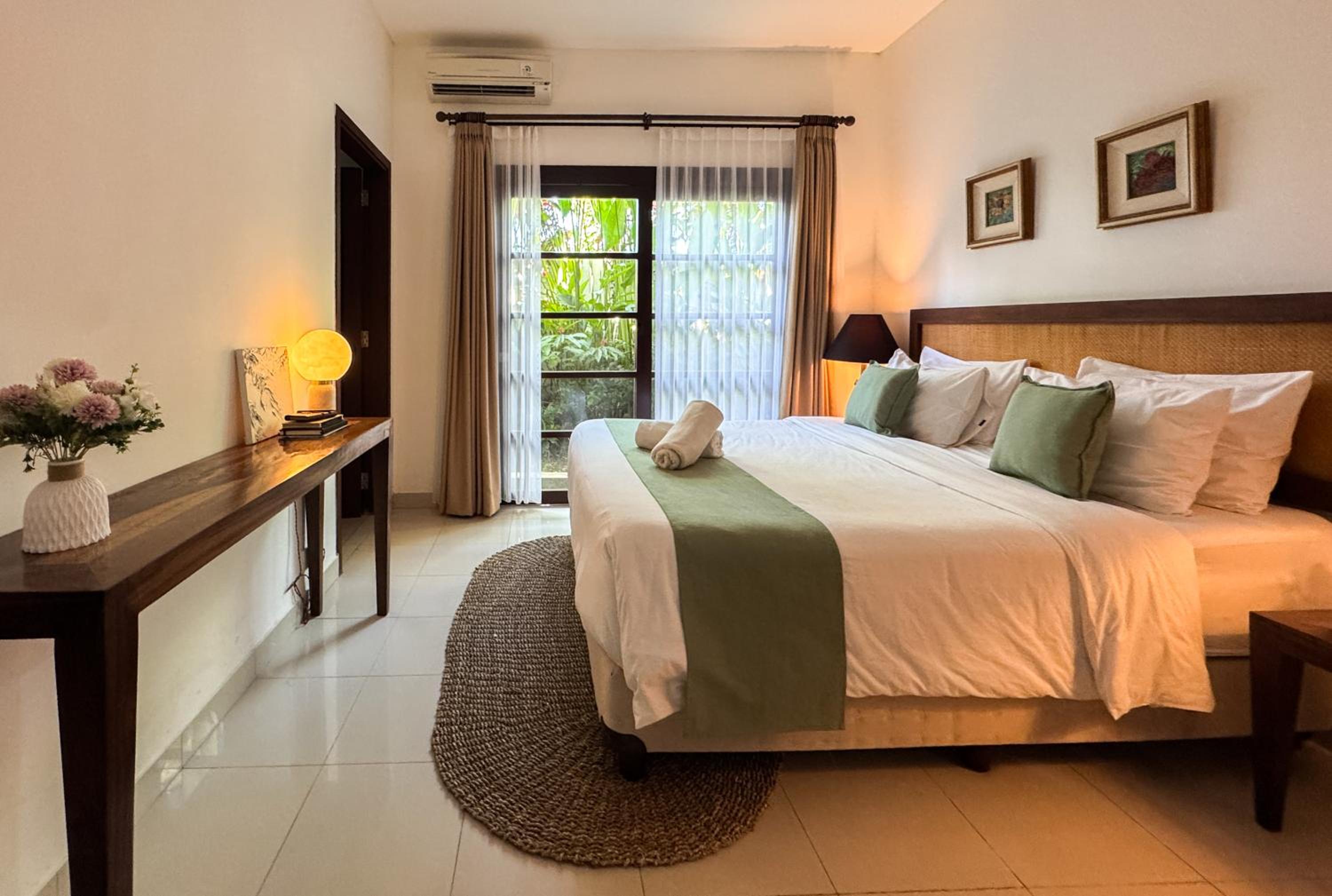 Luxury 4-Bedroom Pool Villa in Canggu - 7 mins to Beach