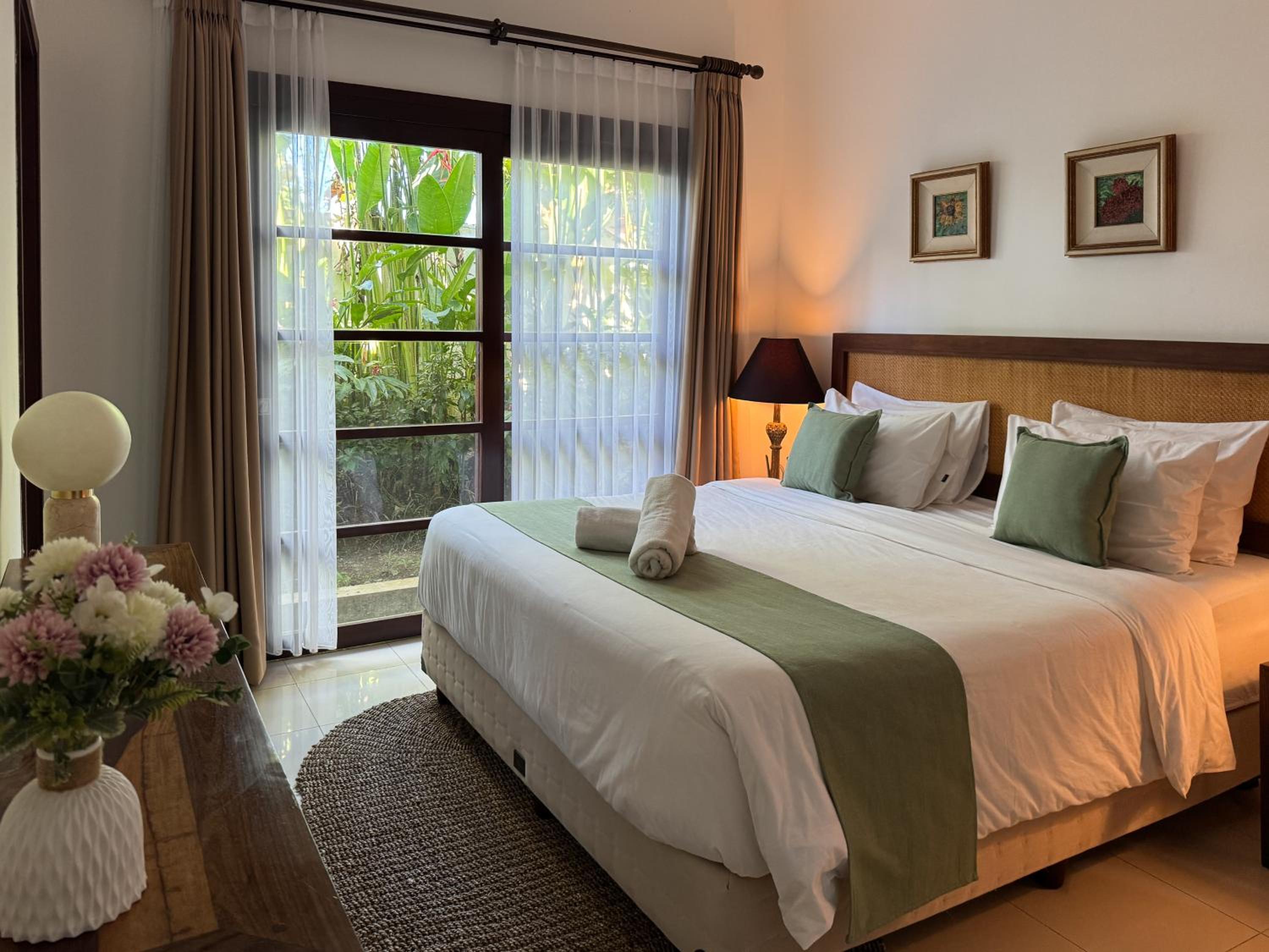 Luxury 4-Bedroom Pool Villa in Canggu - 7 mins to Beach