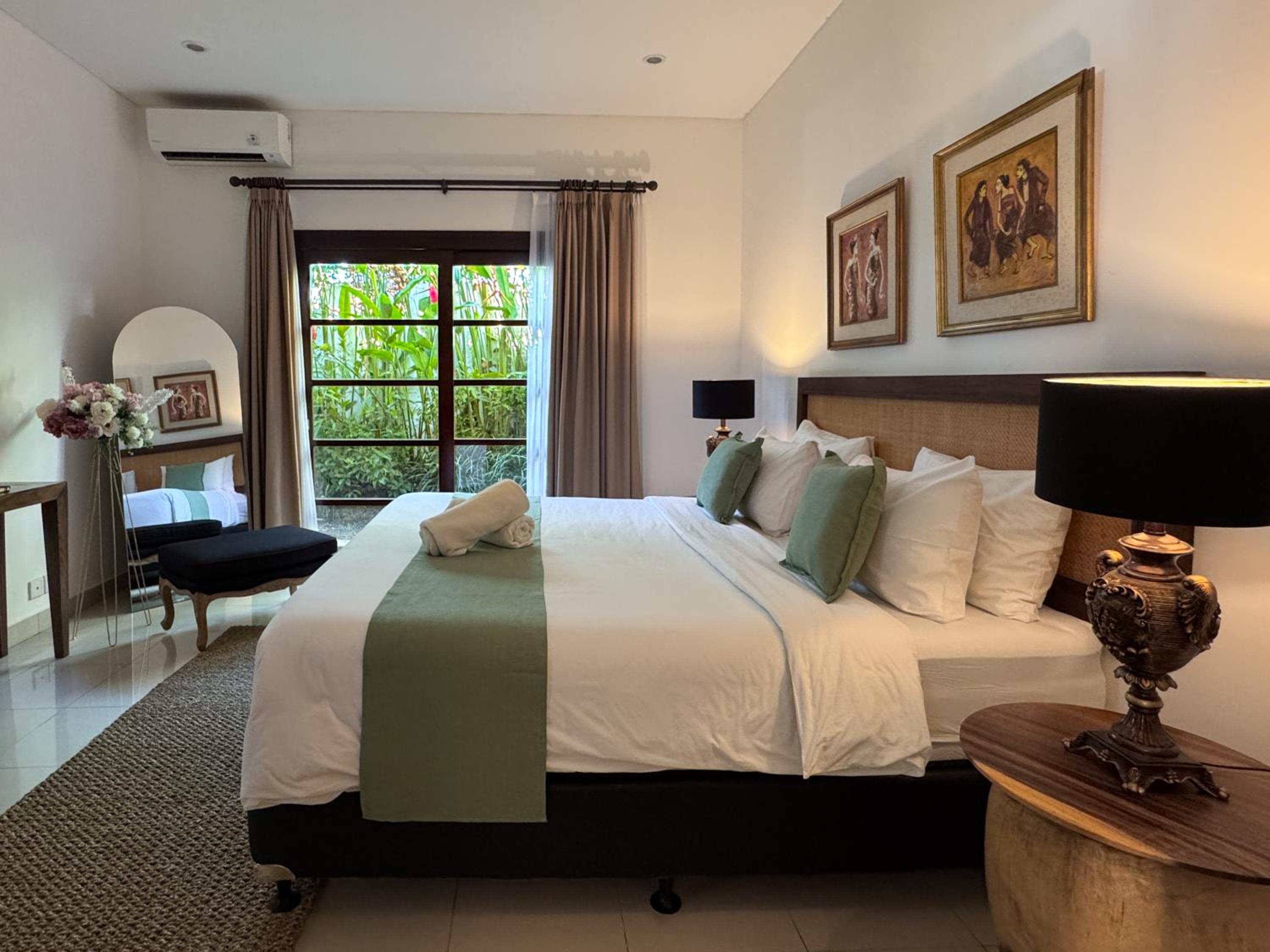 Luxury 4-Bedroom Pool Villa in Canggu - 7 mins to Beach