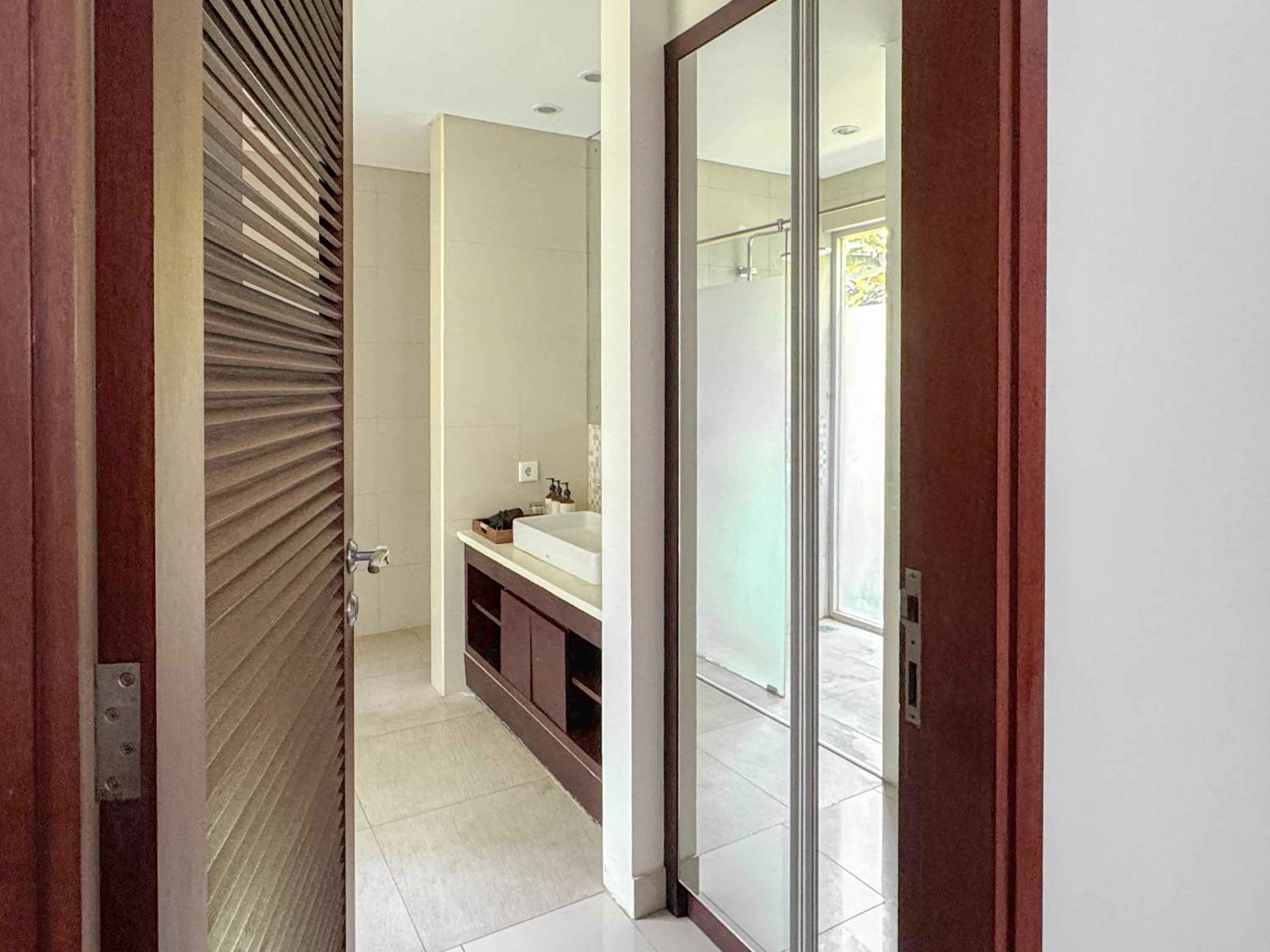 Luxury 4-Bedroom Pool Villa in Canggu - 7 mins to Beach