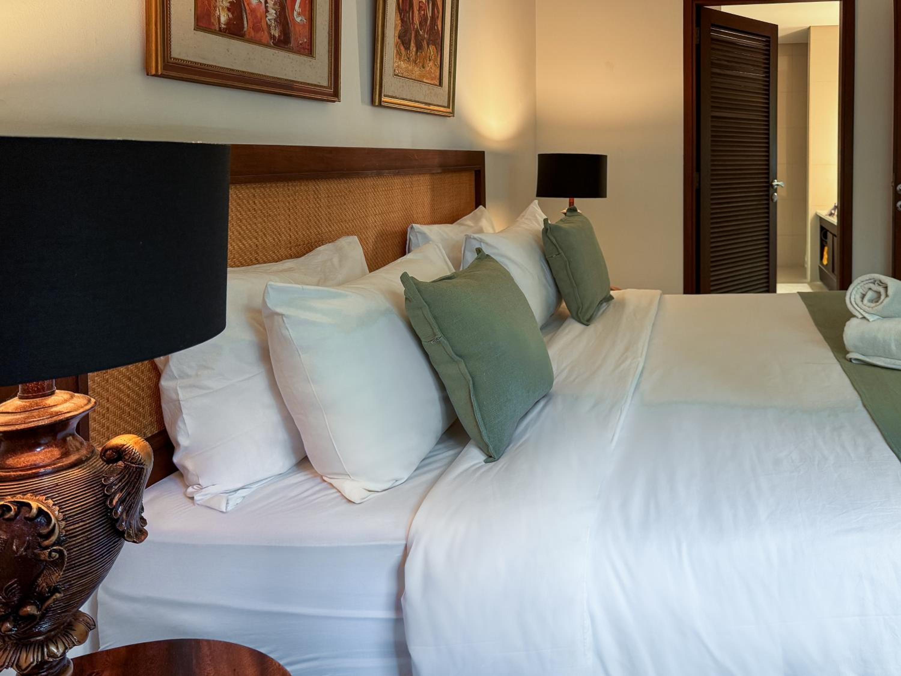 Luxury 4-Bedroom Pool Villa in Canggu - 7 mins to Beach