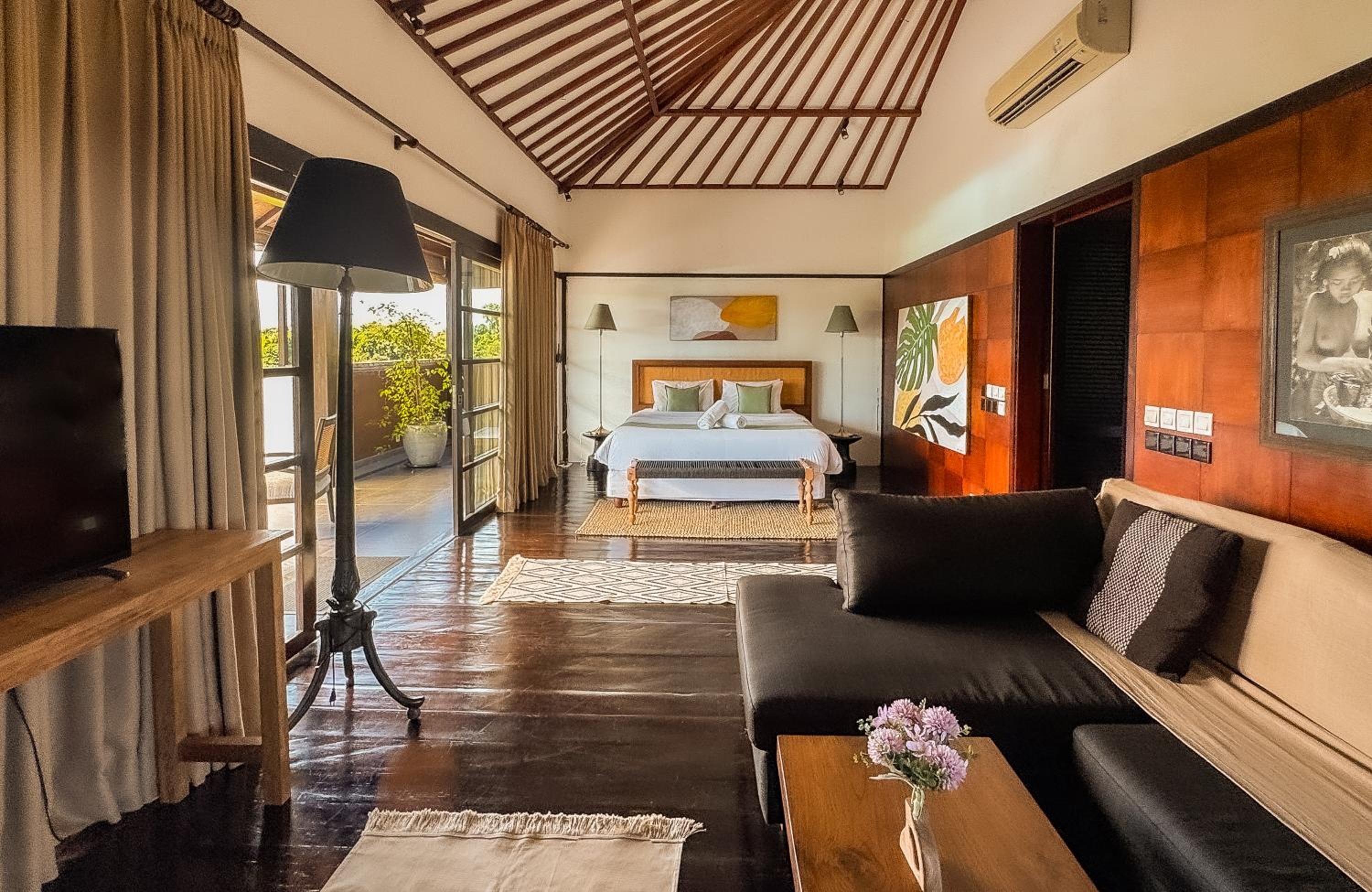 Luxury 4-Bedroom Pool Villa in Canggu - 7 mins to Beach