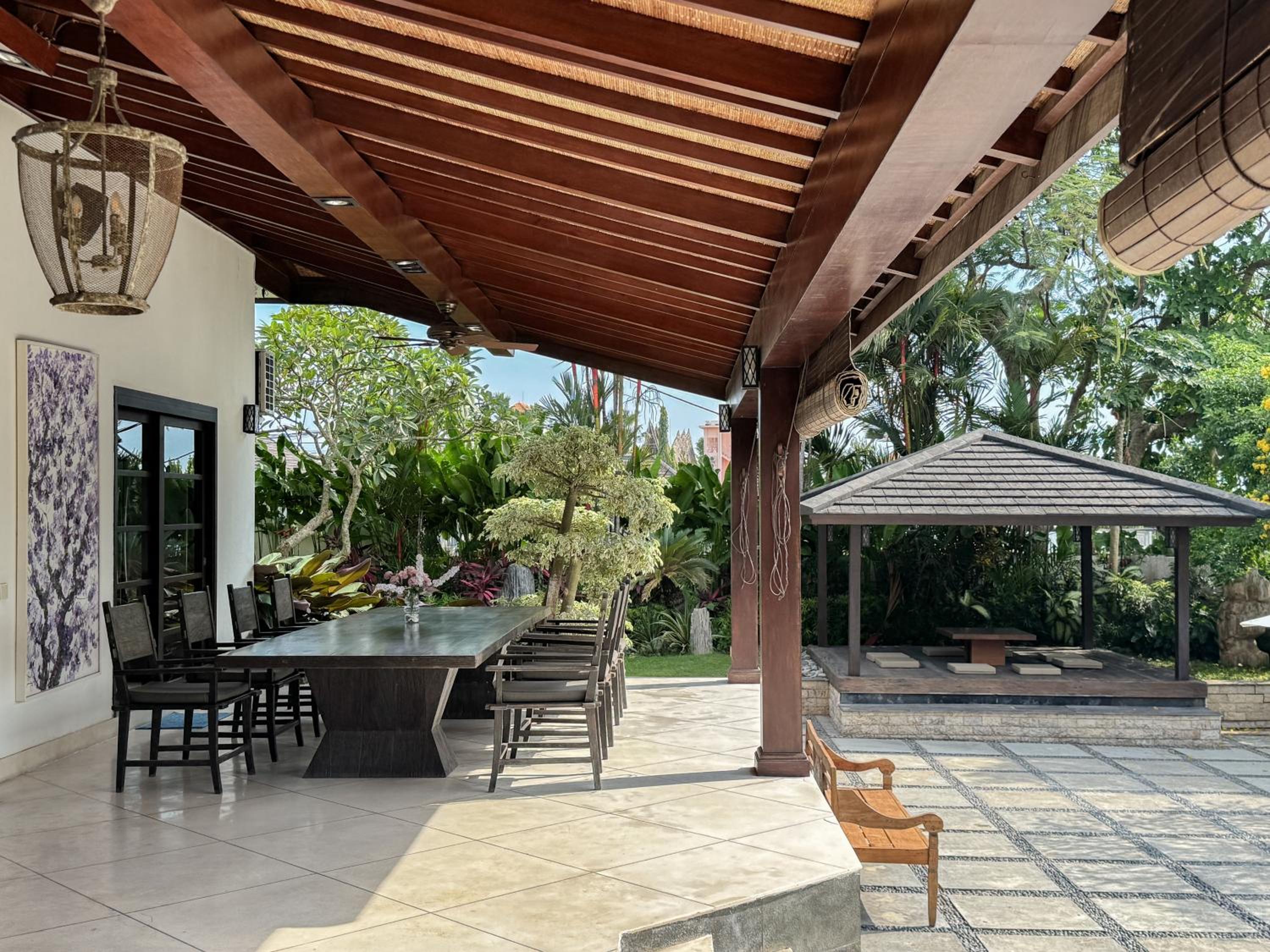 Luxury 4-Bedroom Pool Villa in Canggu - 7 mins to Beach