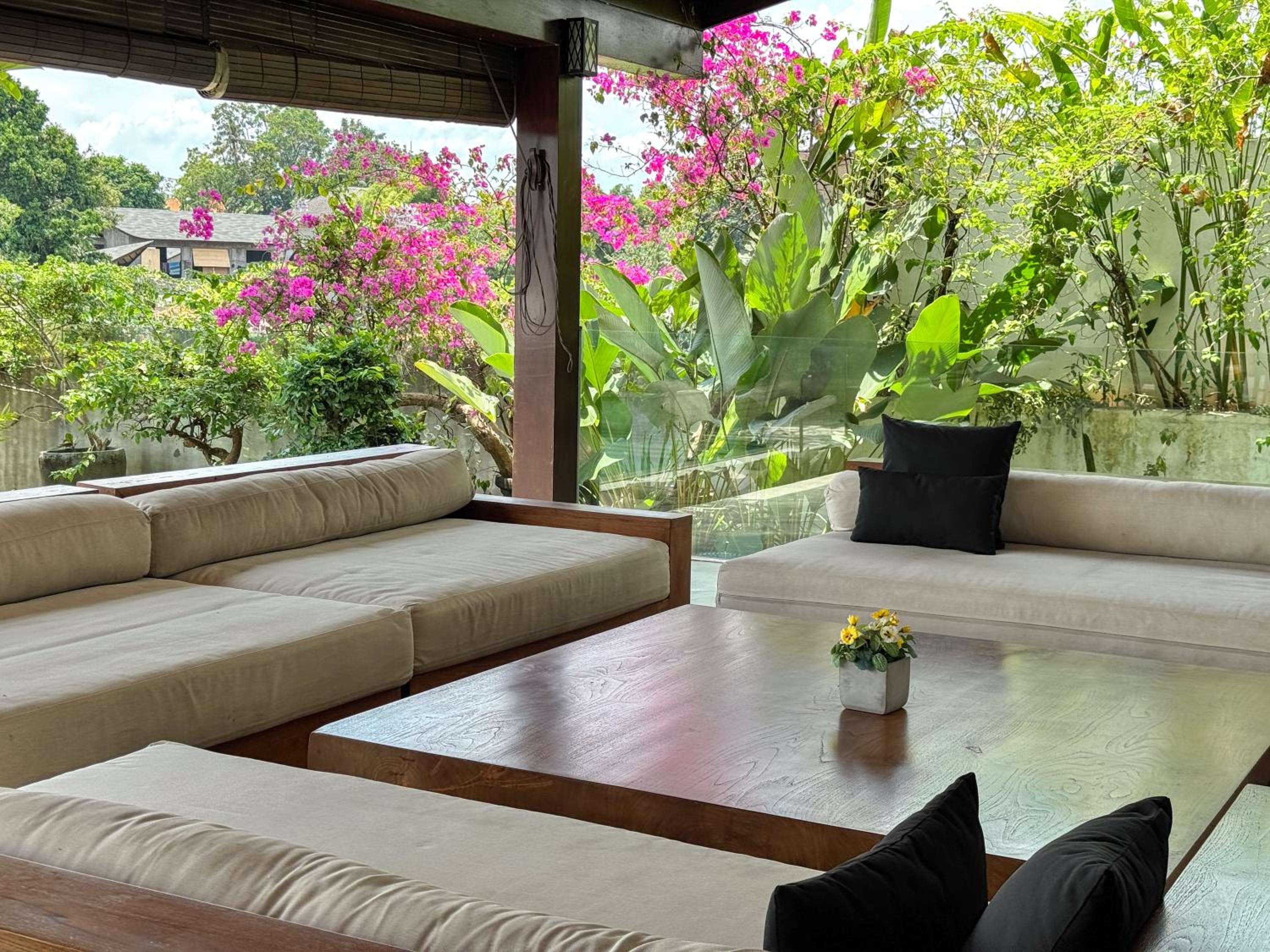 Luxury 4-Bedroom Pool Villa in Canggu - 7 mins to Beach