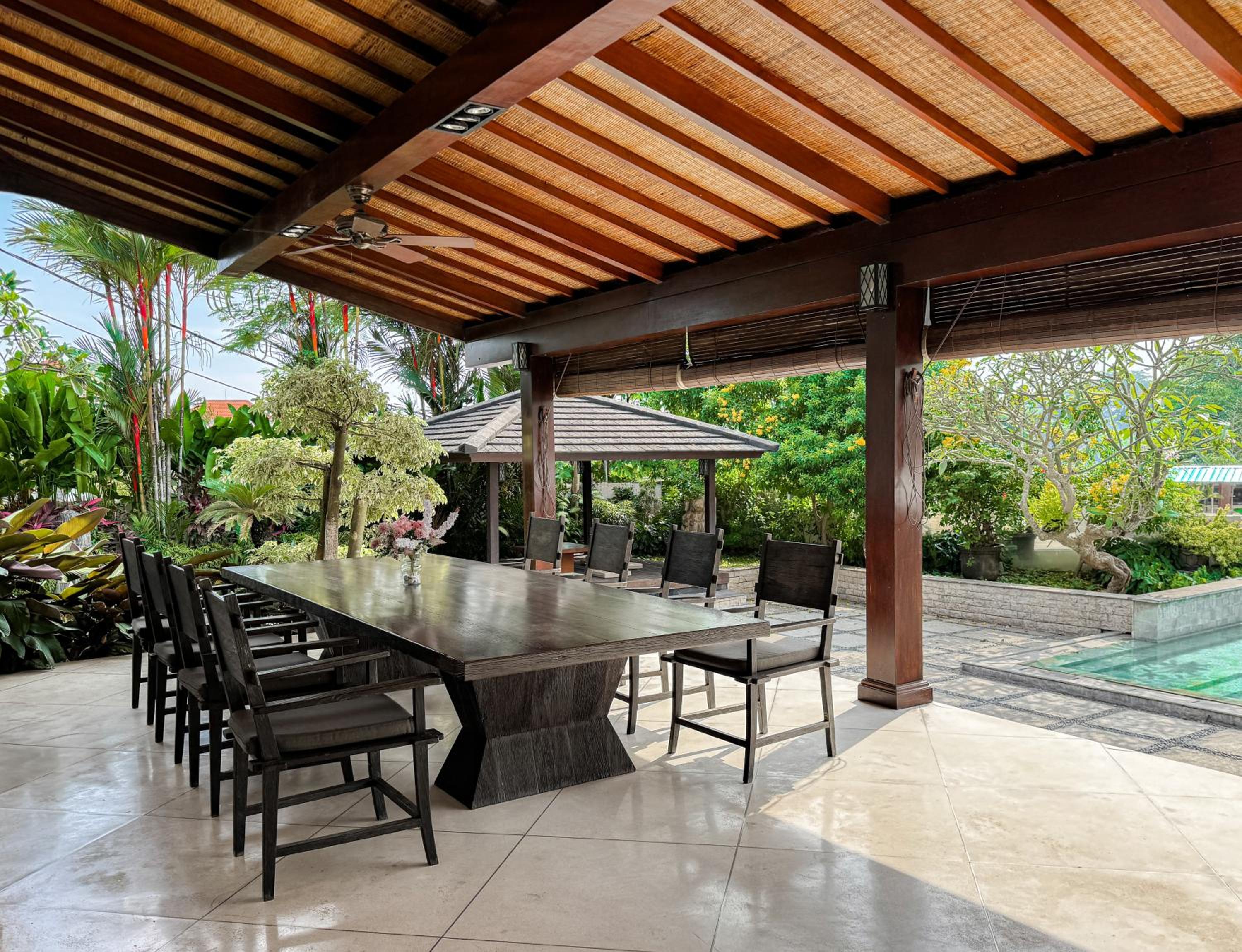 Luxury 4-Bedroom Pool Villa in Canggu - 7 mins to Beach