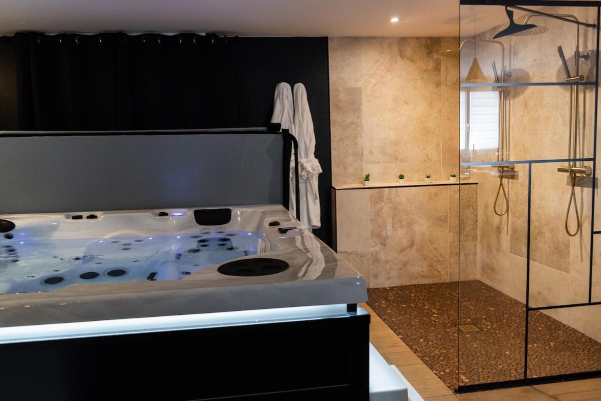 La Charmeuse, suite luxueuse romantique & spa