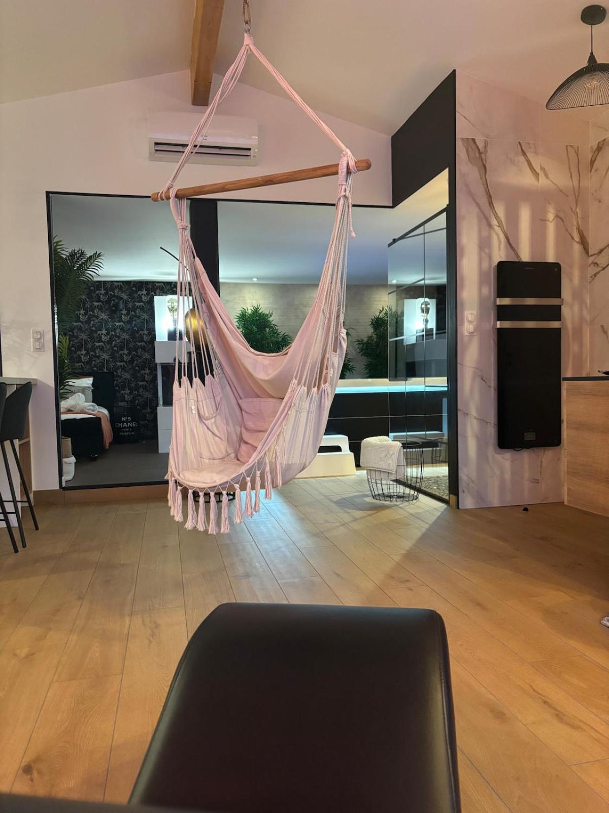 La Charmeuse, suite luxueuse romantique & spa