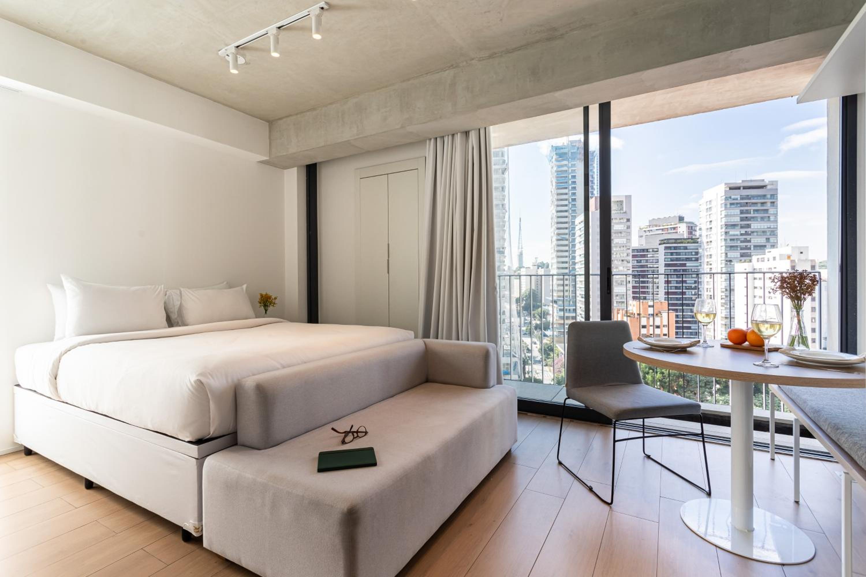 Onze22 by Viva - Estúdios Modernos a 400m do Metrô Vila Madalena com Piscina no Rooftop