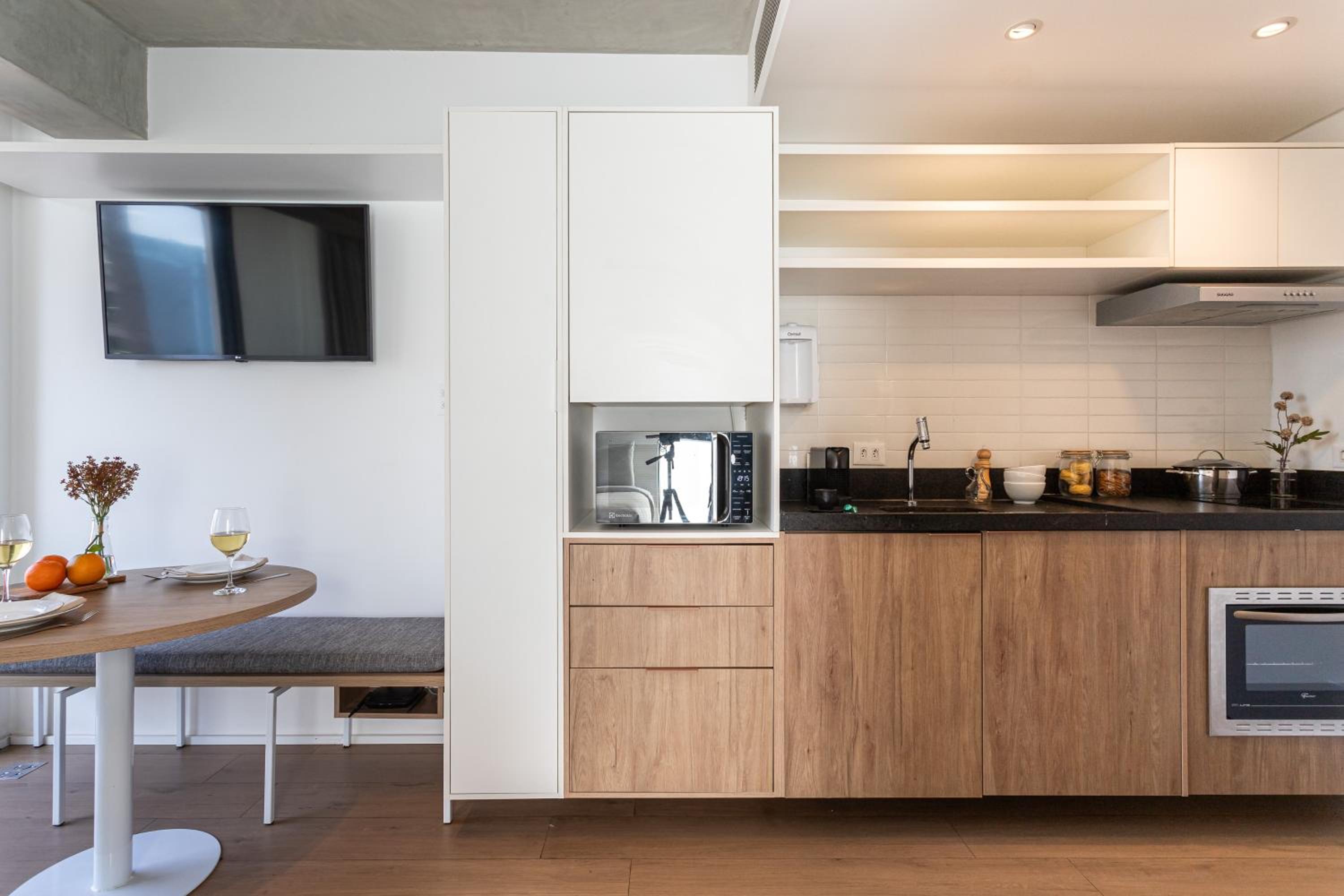 Onze22 by Viva - Estúdios Modernos a 400m do Metrô Vila Madalena com Piscina no Rooftop