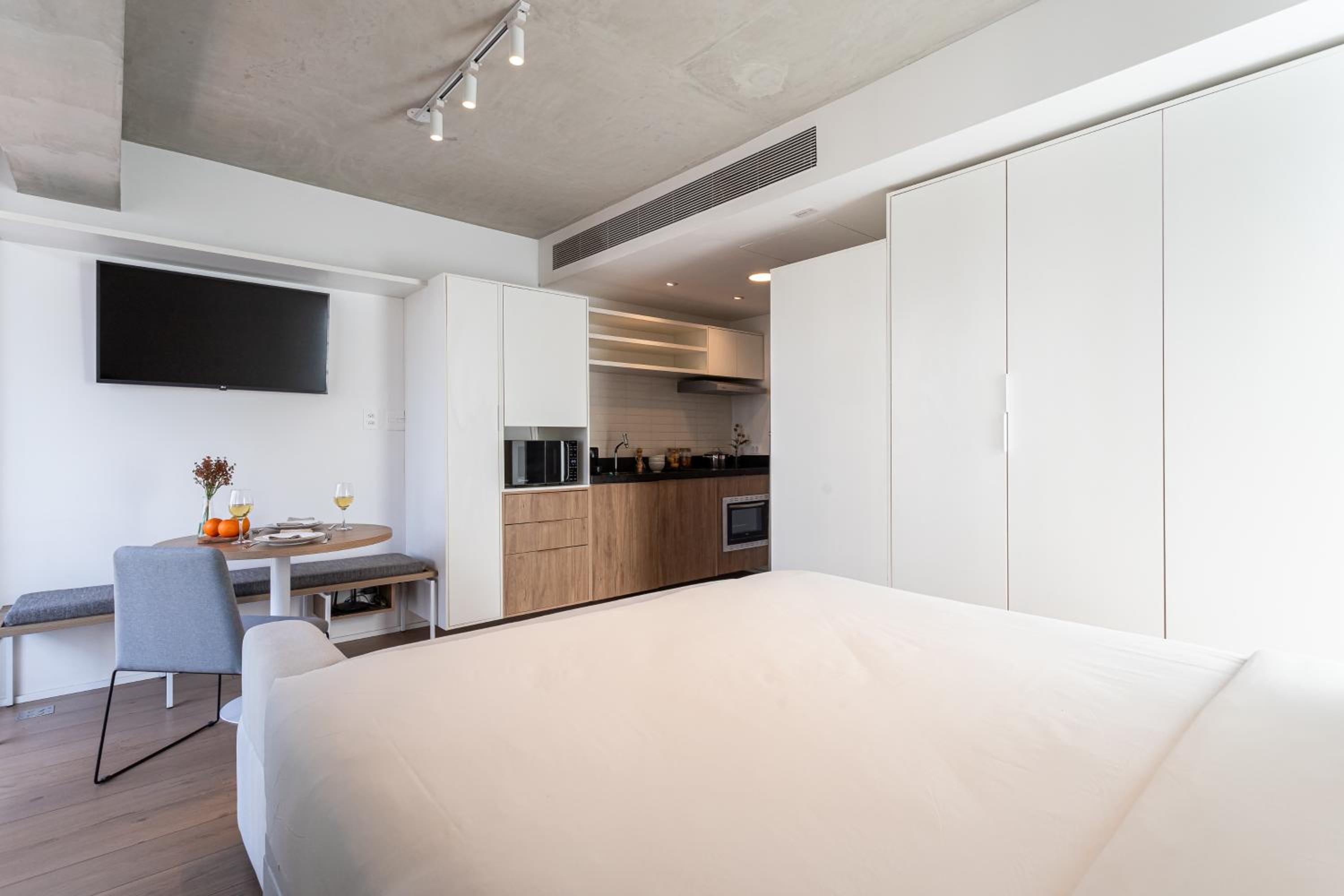 Onze22 by Viva - Estúdios Modernos a 400m do Metrô Vila Madalena com Piscina no Rooftop