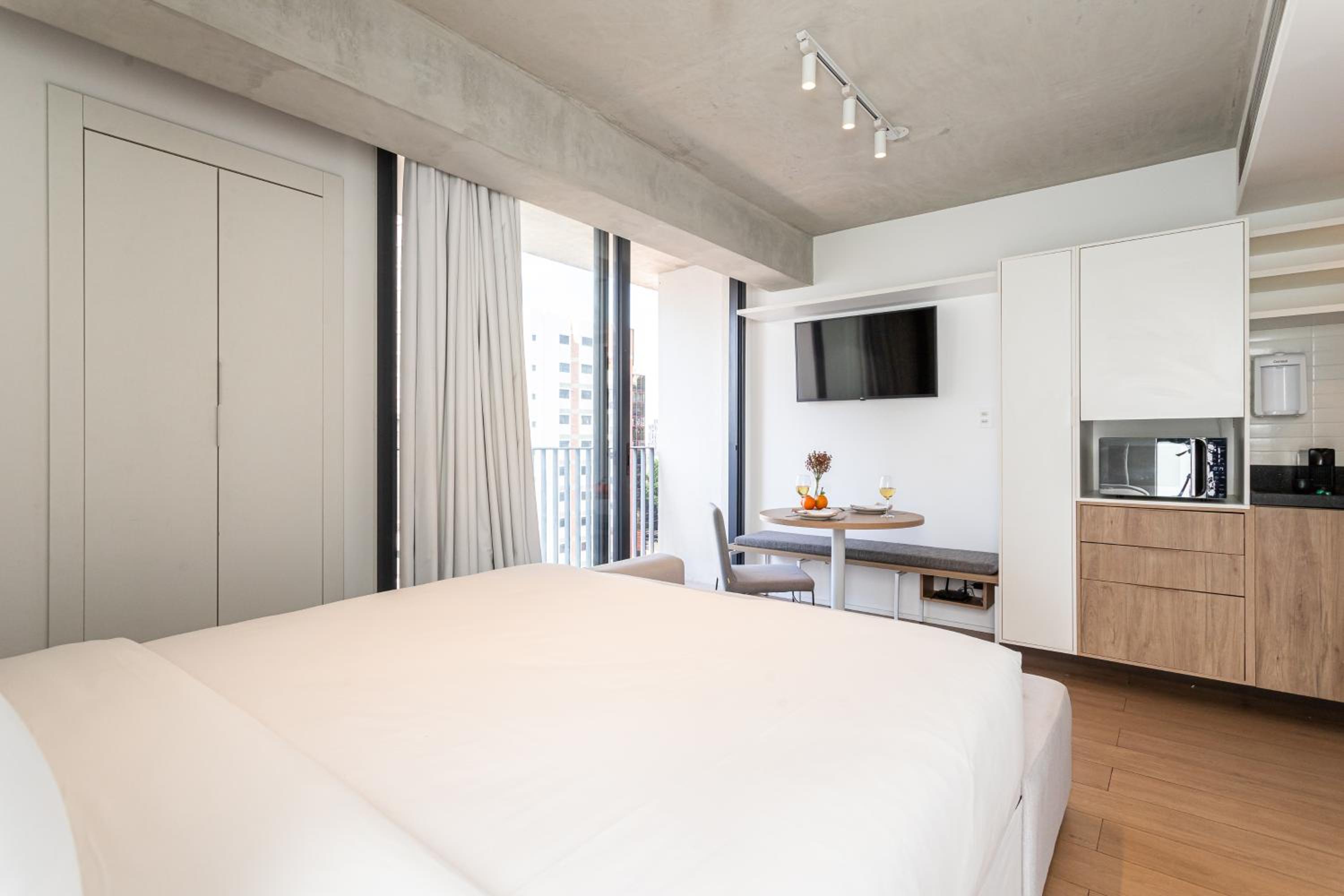 Onze22 by Viva - Estúdios Modernos a 400m do Metrô Vila Madalena com Piscina no Rooftop