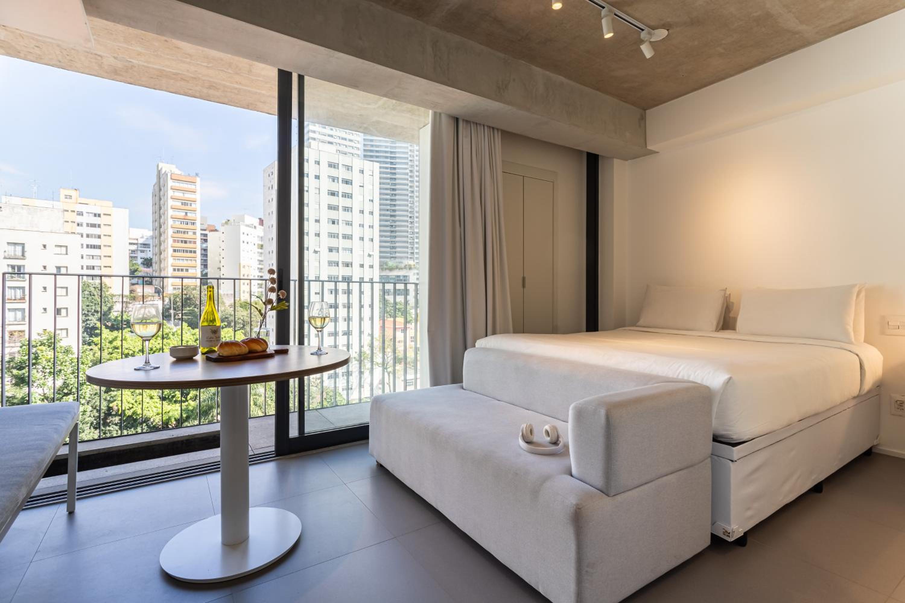 Onze22 by Viva - Estúdios Modernos a 400m do Metrô Vila Madalena com Piscina no Rooftop