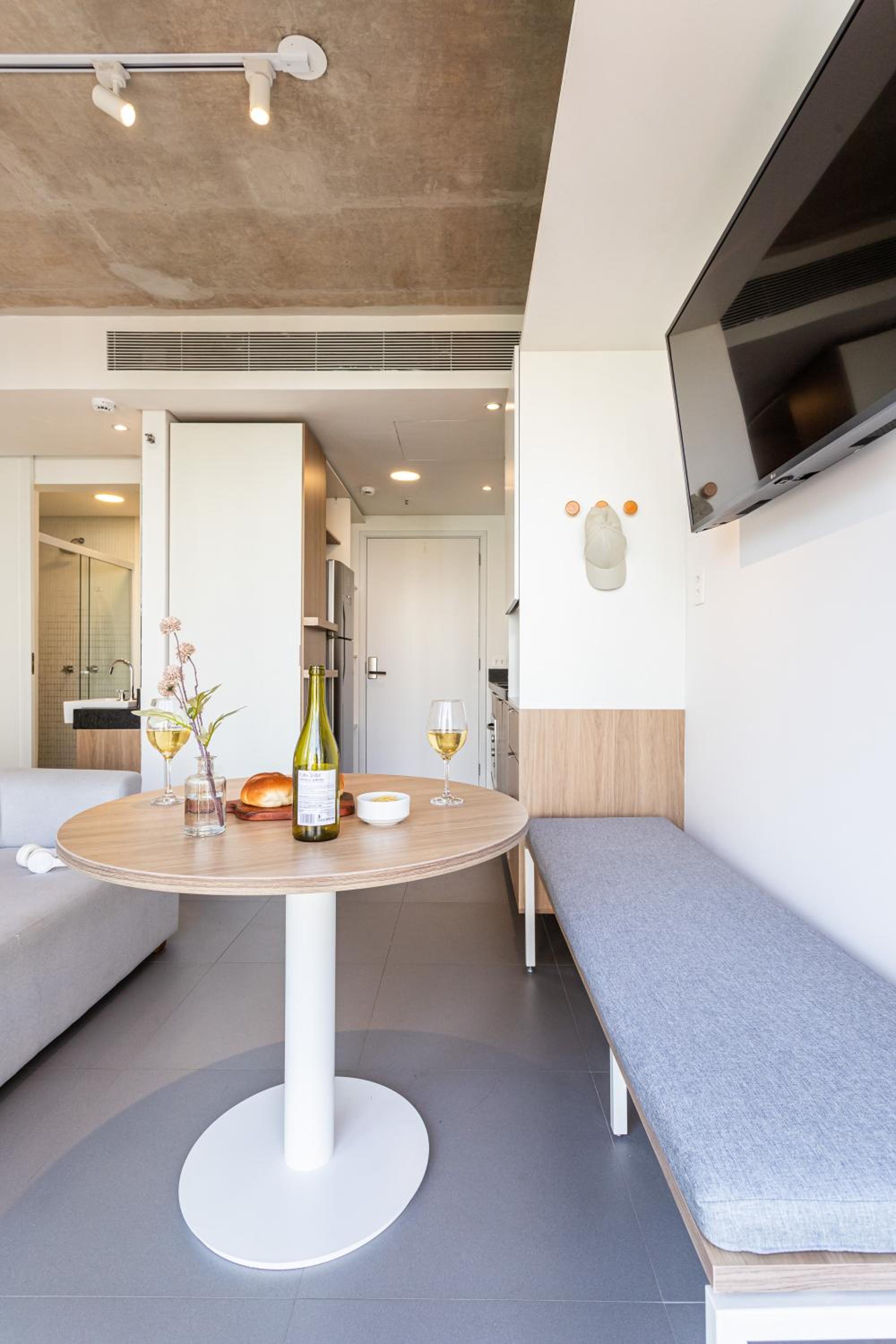 Onze22 by Viva - Estúdios Modernos a 400m do Metrô Vila Madalena com Piscina no Rooftop