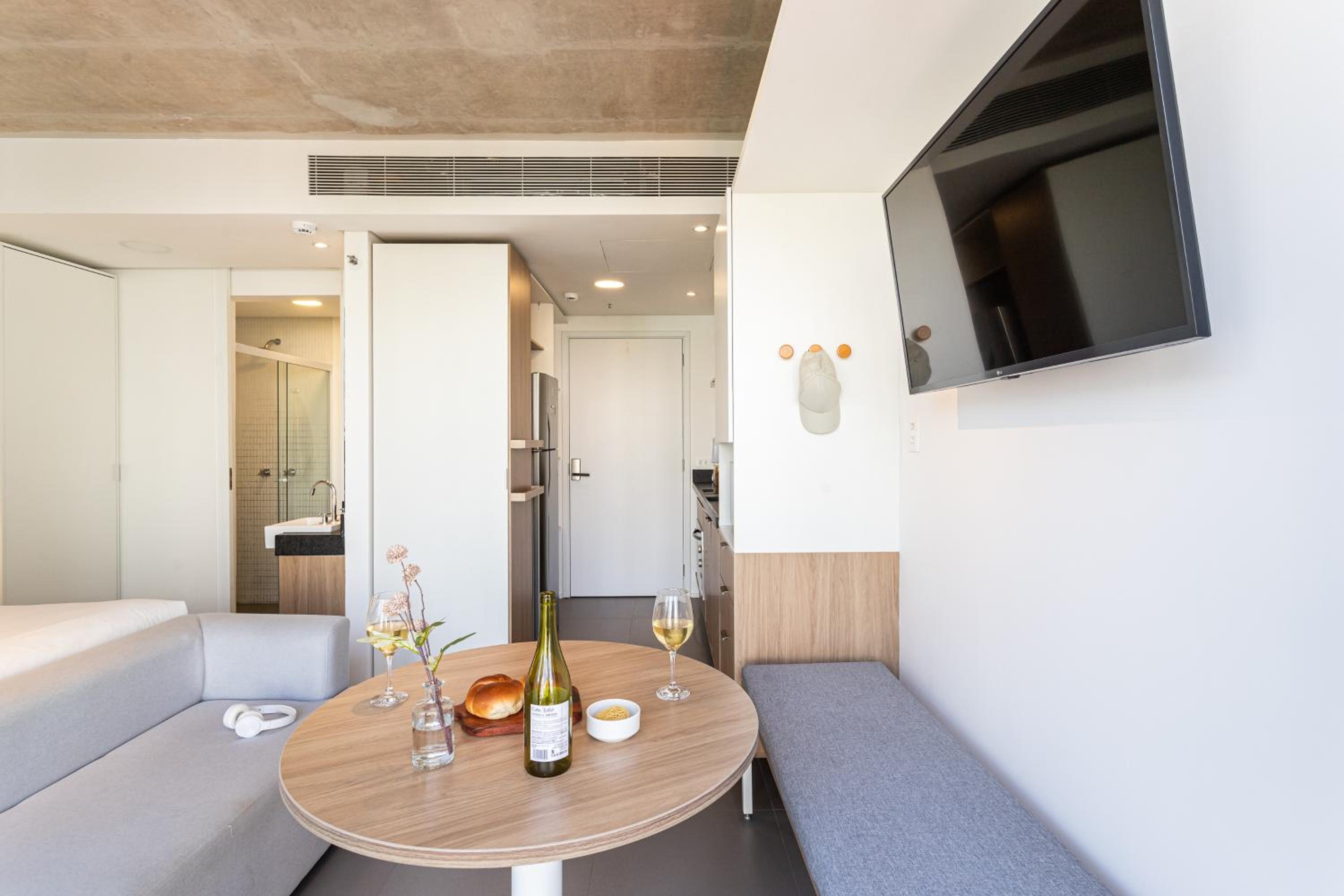 Onze22 by Viva - Estúdios Modernos a 400m do Metrô Vila Madalena com Piscina no Rooftop