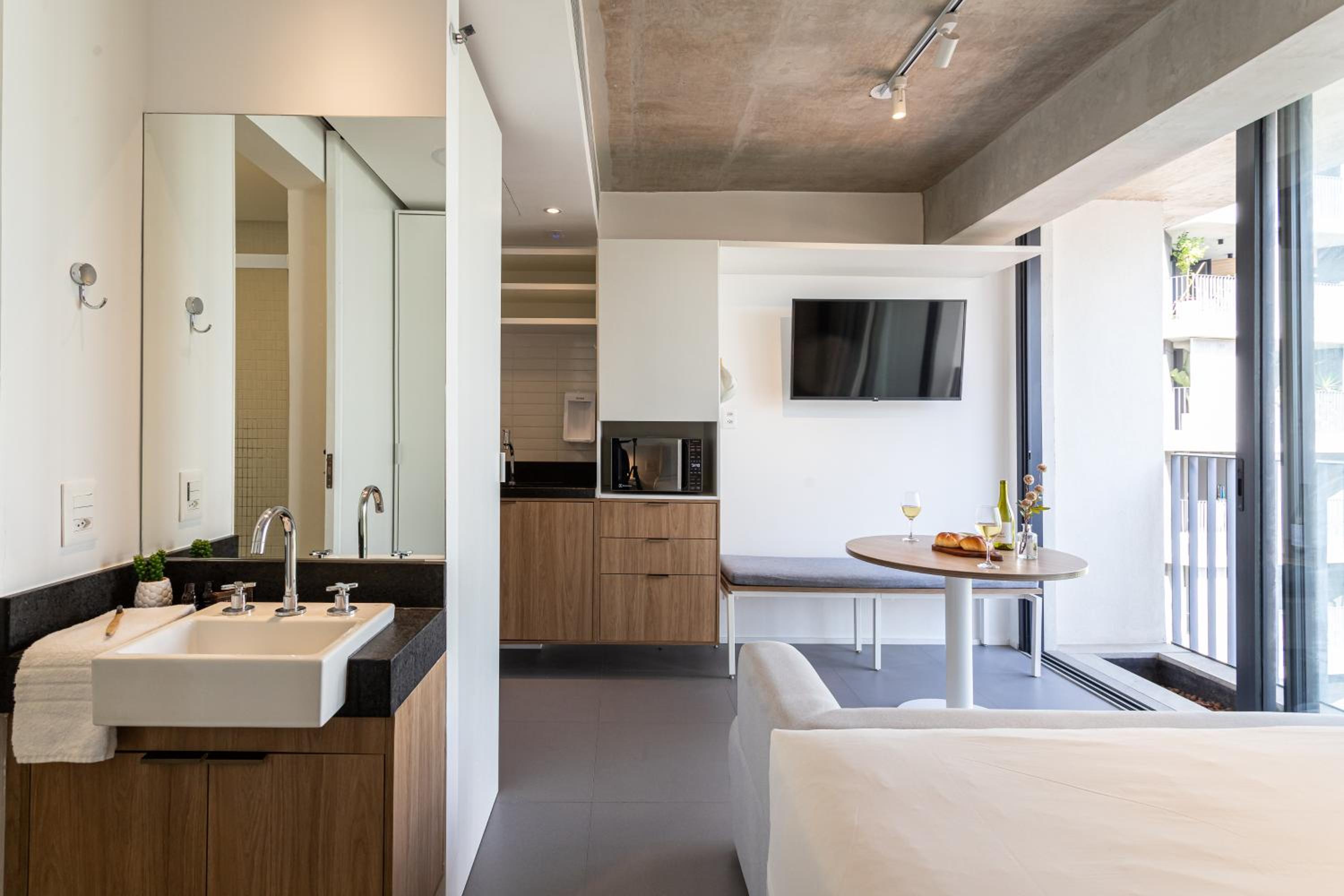 Onze22 by Viva - Estúdios Modernos a 400m do Metrô Vila Madalena com Piscina no Rooftop