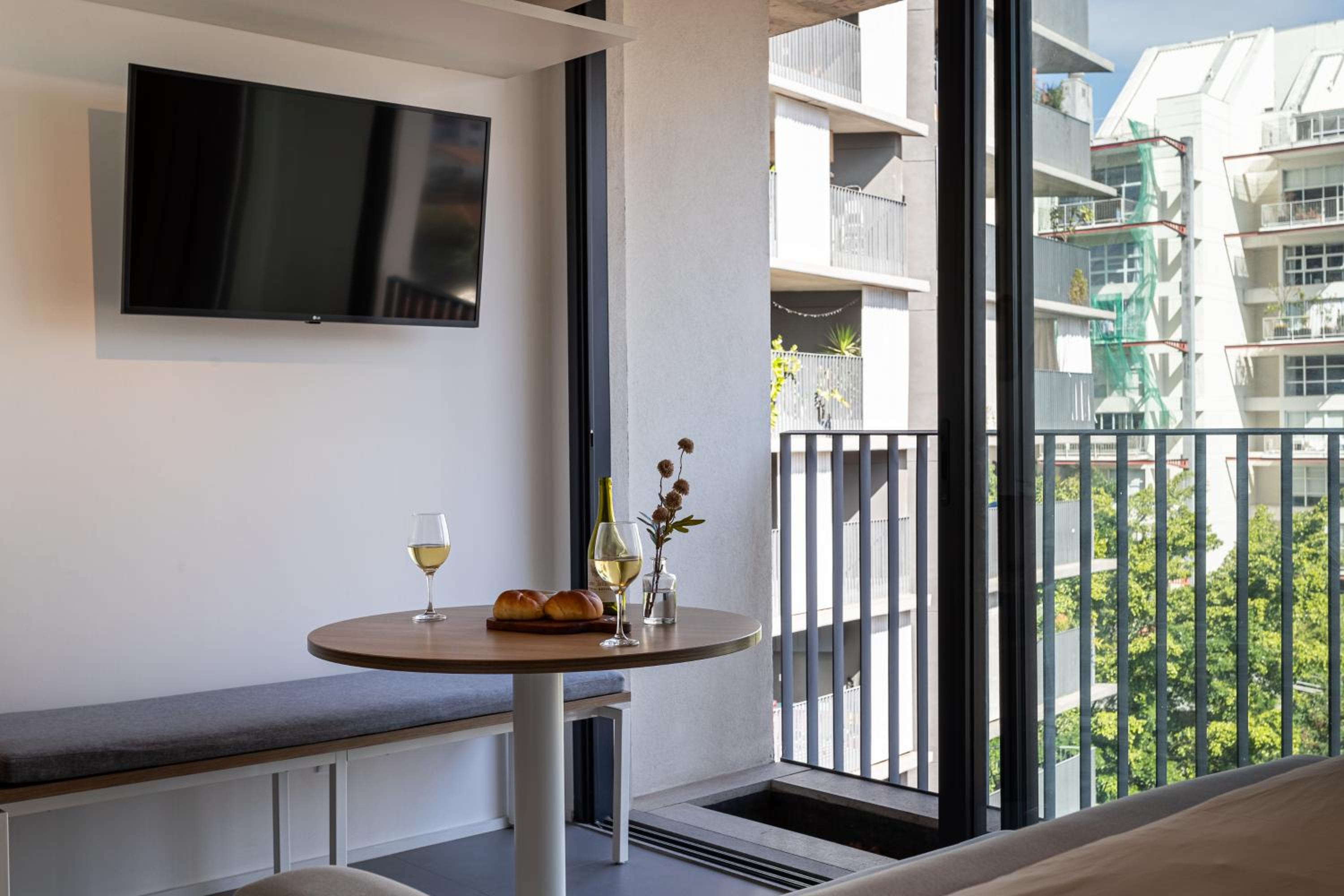 Onze22 by Viva - Estúdios Modernos a 400m do Metrô Vila Madalena com Piscina no Rooftop