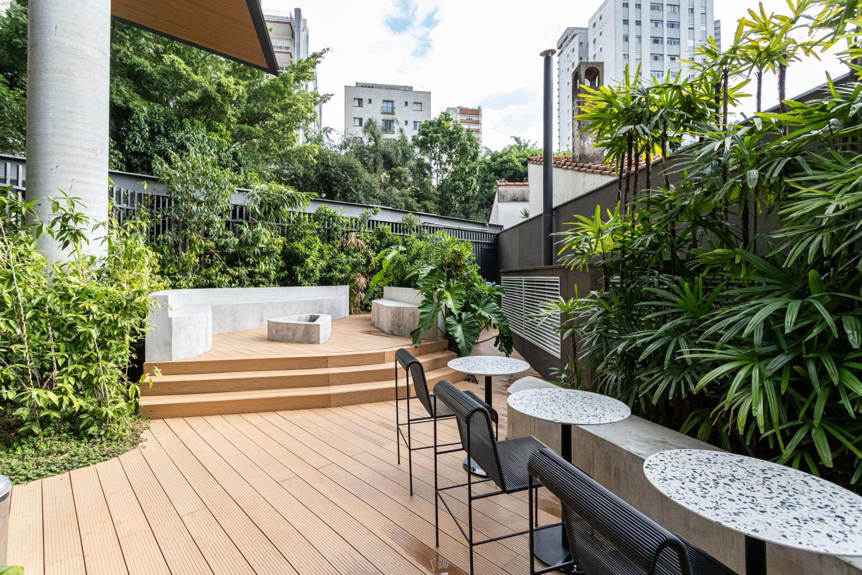 Onze22 by Viva - Estúdios Modernos a 400m do Metrô Vila Madalena com Piscina no Rooftop