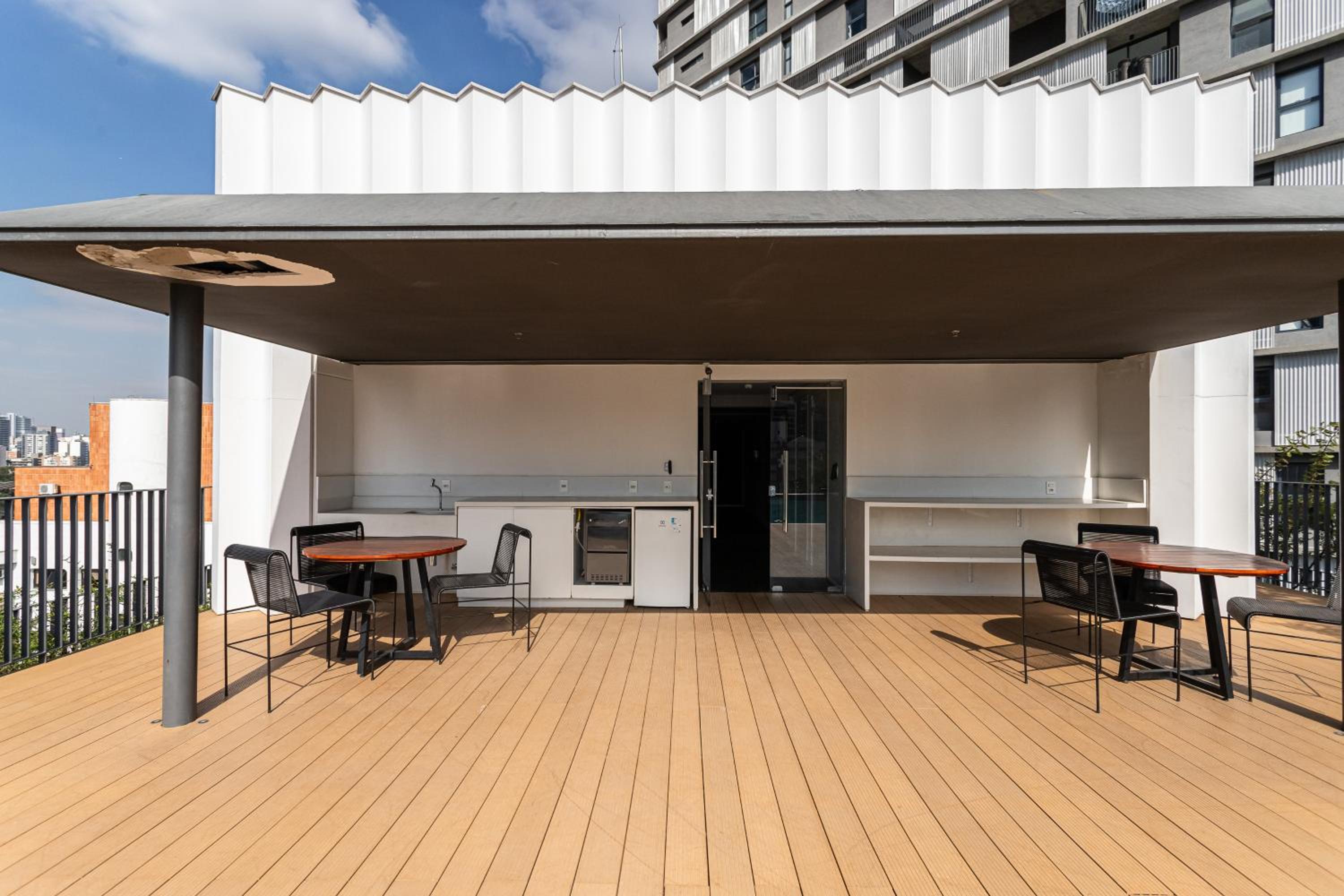 Onze22 by Viva - Estúdios Modernos a 400m do Metrô Vila Madalena com Piscina no Rooftop