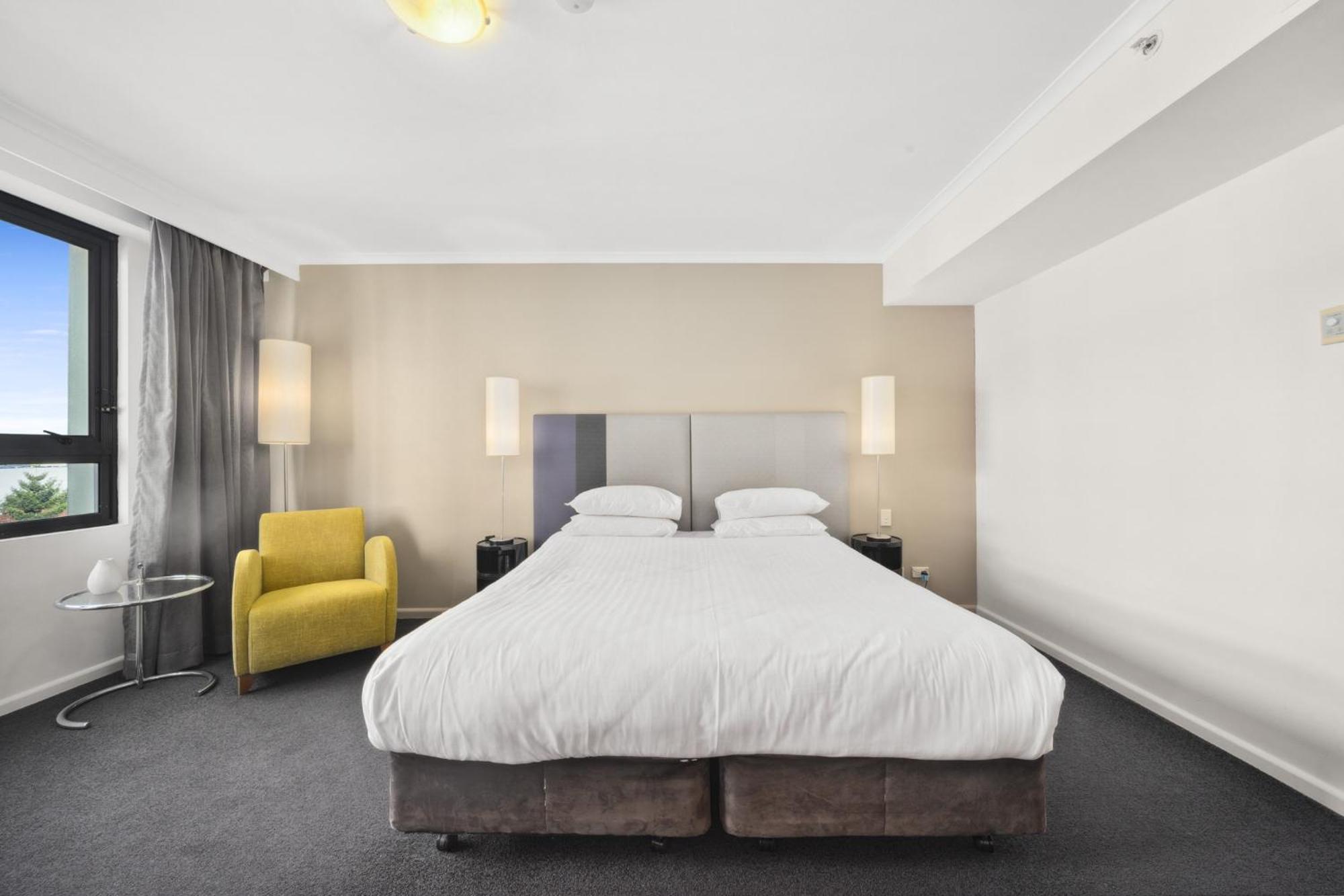 Bright Studio with Pool Access in Parramatta
