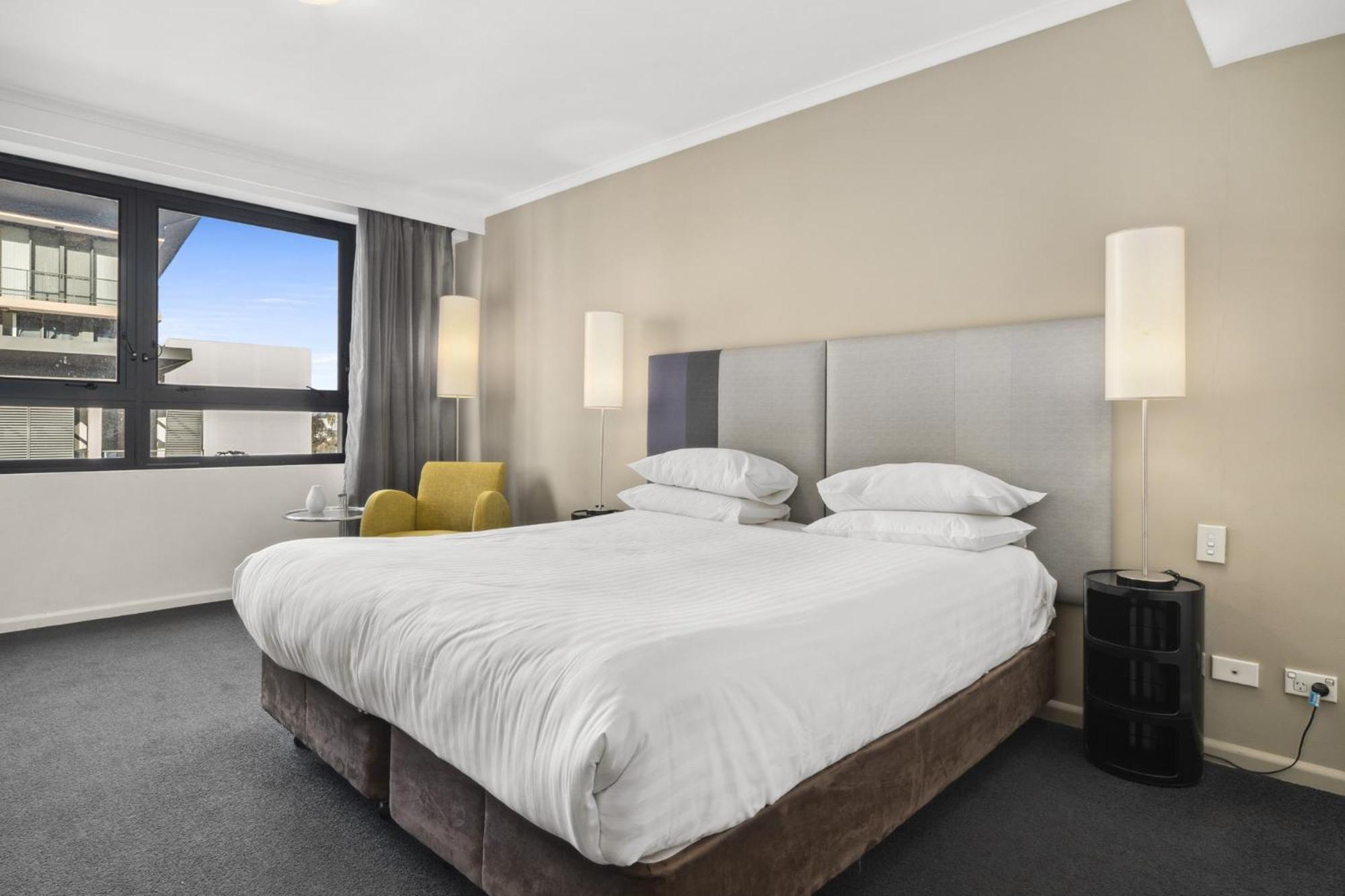 Bright Studio with Pool Access in Parramatta
