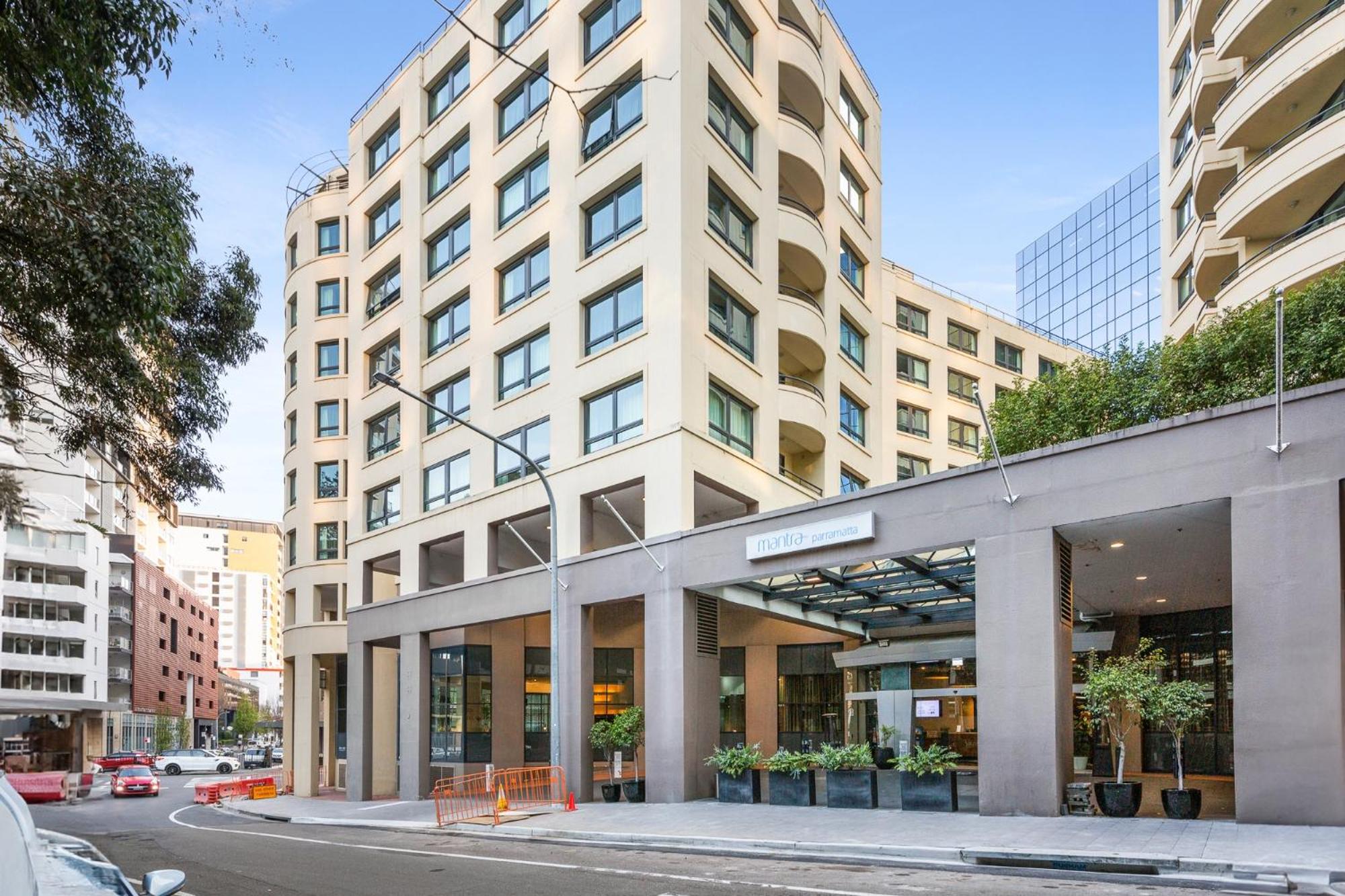 Bright Studio with Pool Access in Parramatta