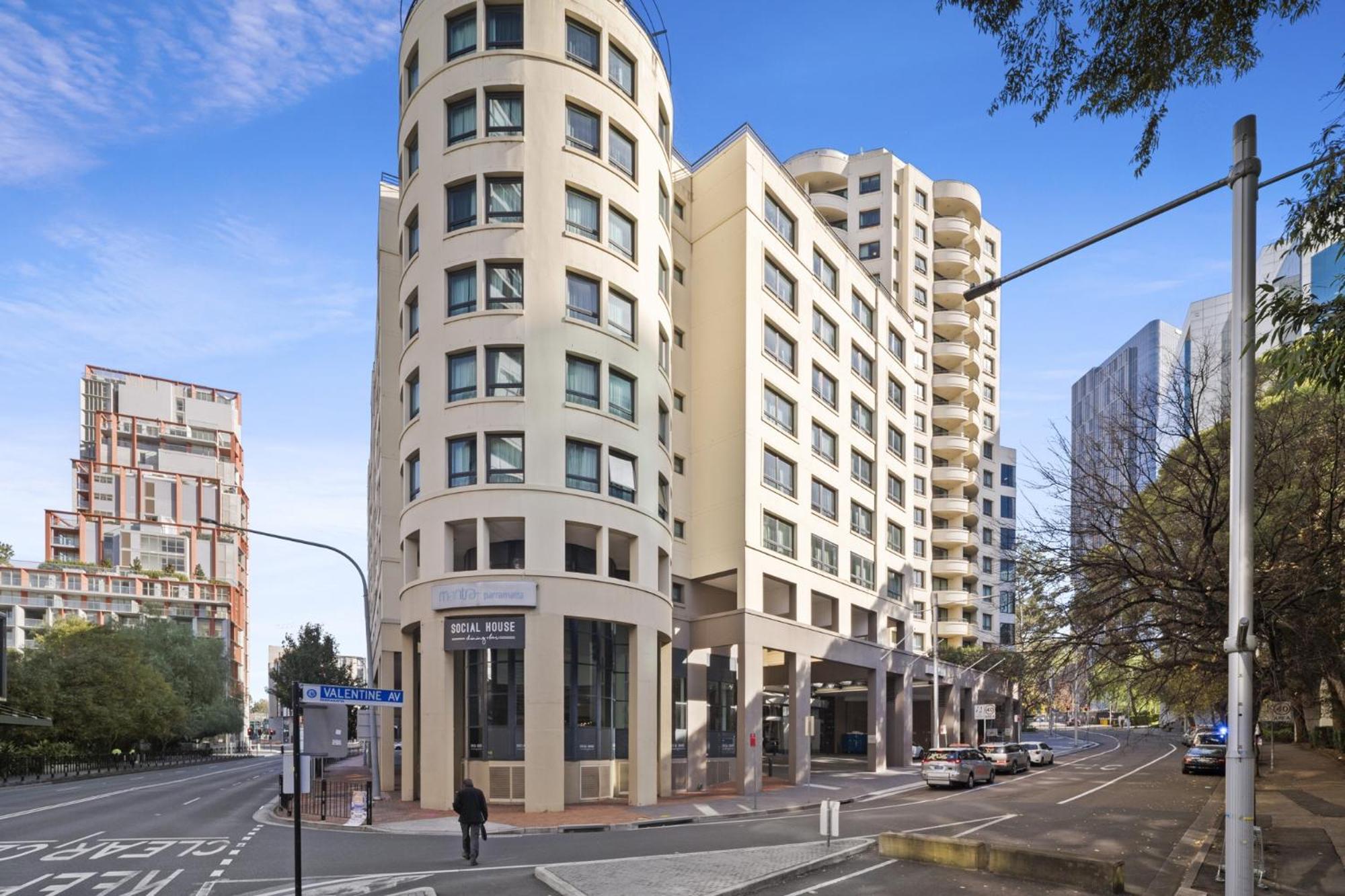 Bright Studio with Pool Access in Parramatta