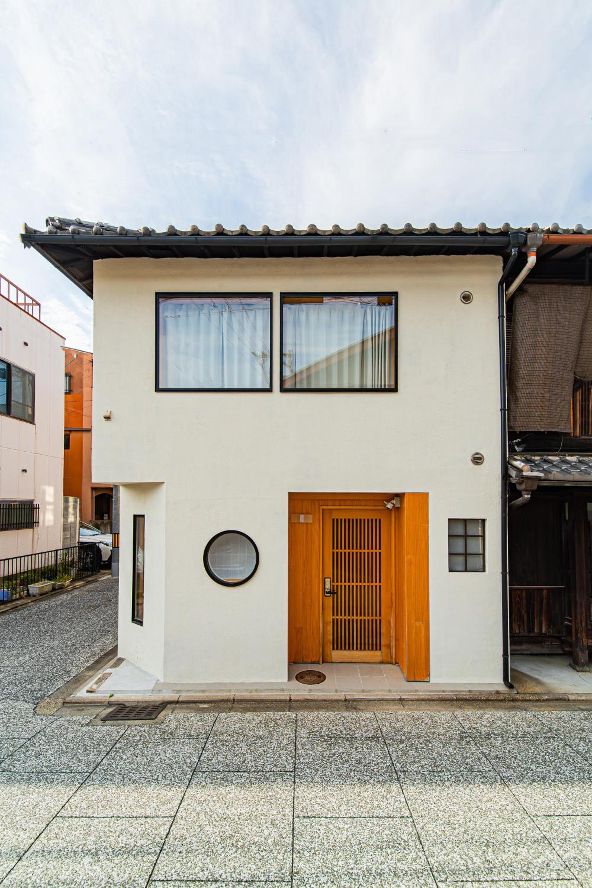 夏様五条丹波口 Modern Kyoto Townhouse, Whole House