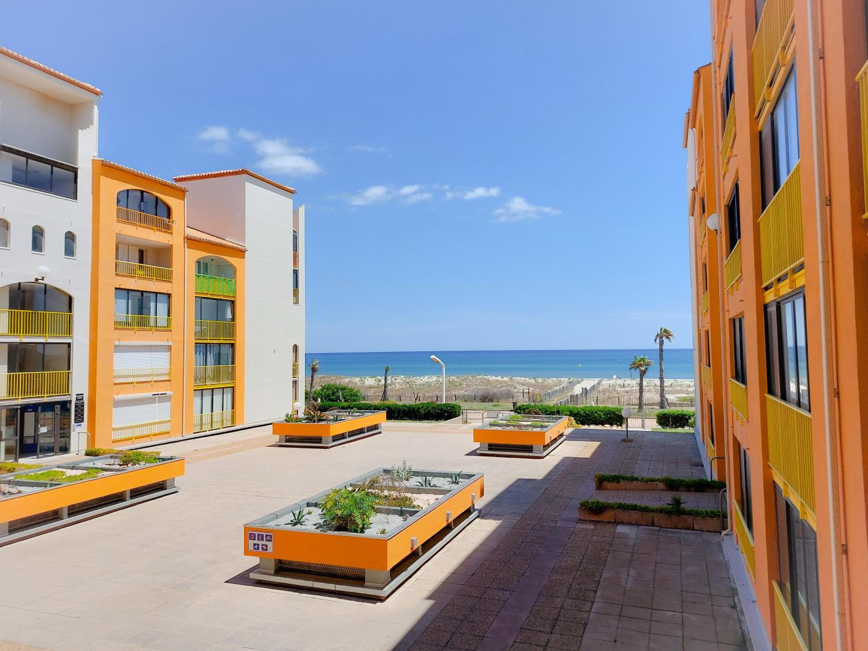 Appart avec loggia en front de mer et superbe vue