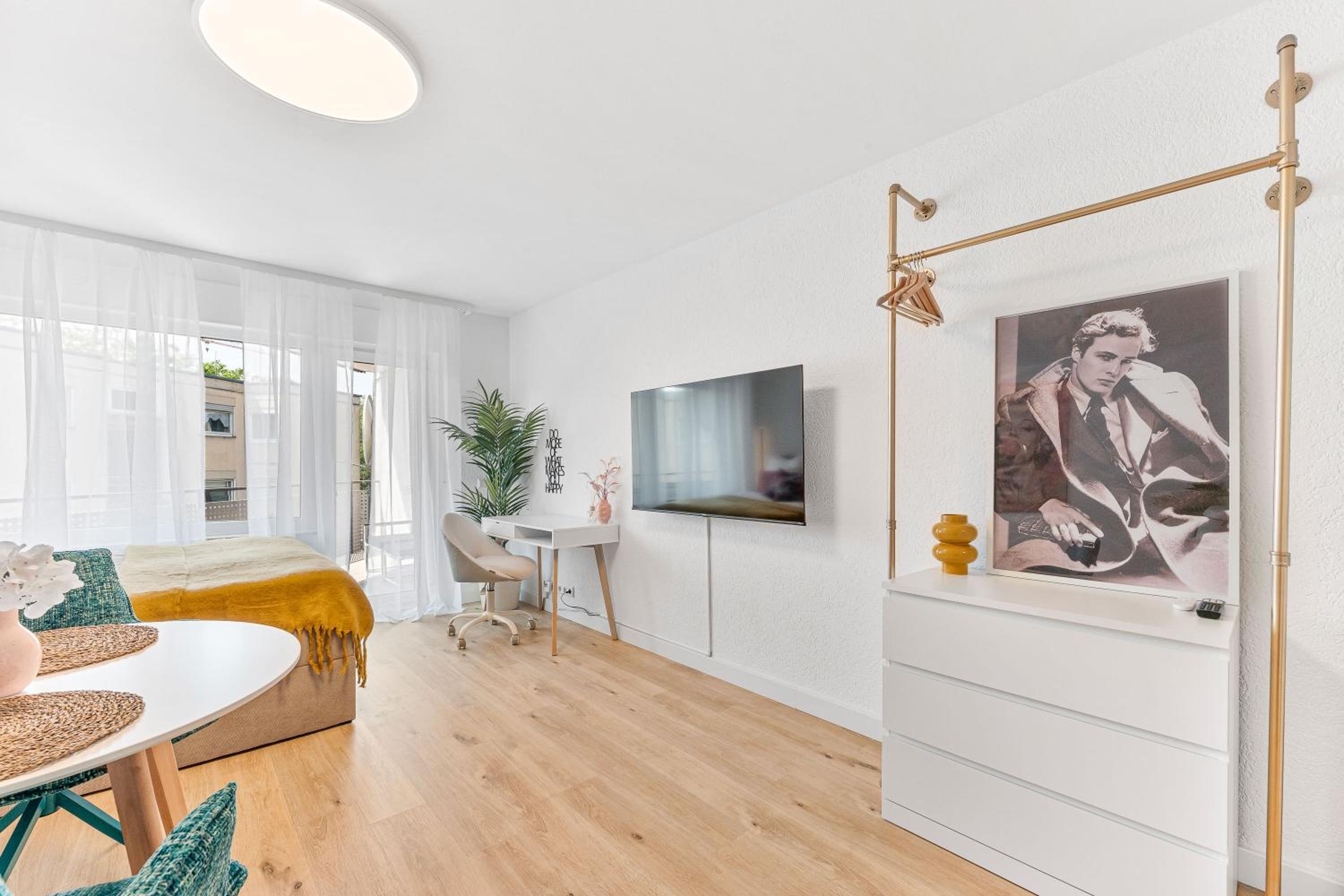 Goldstadt Pop-Art Apartment