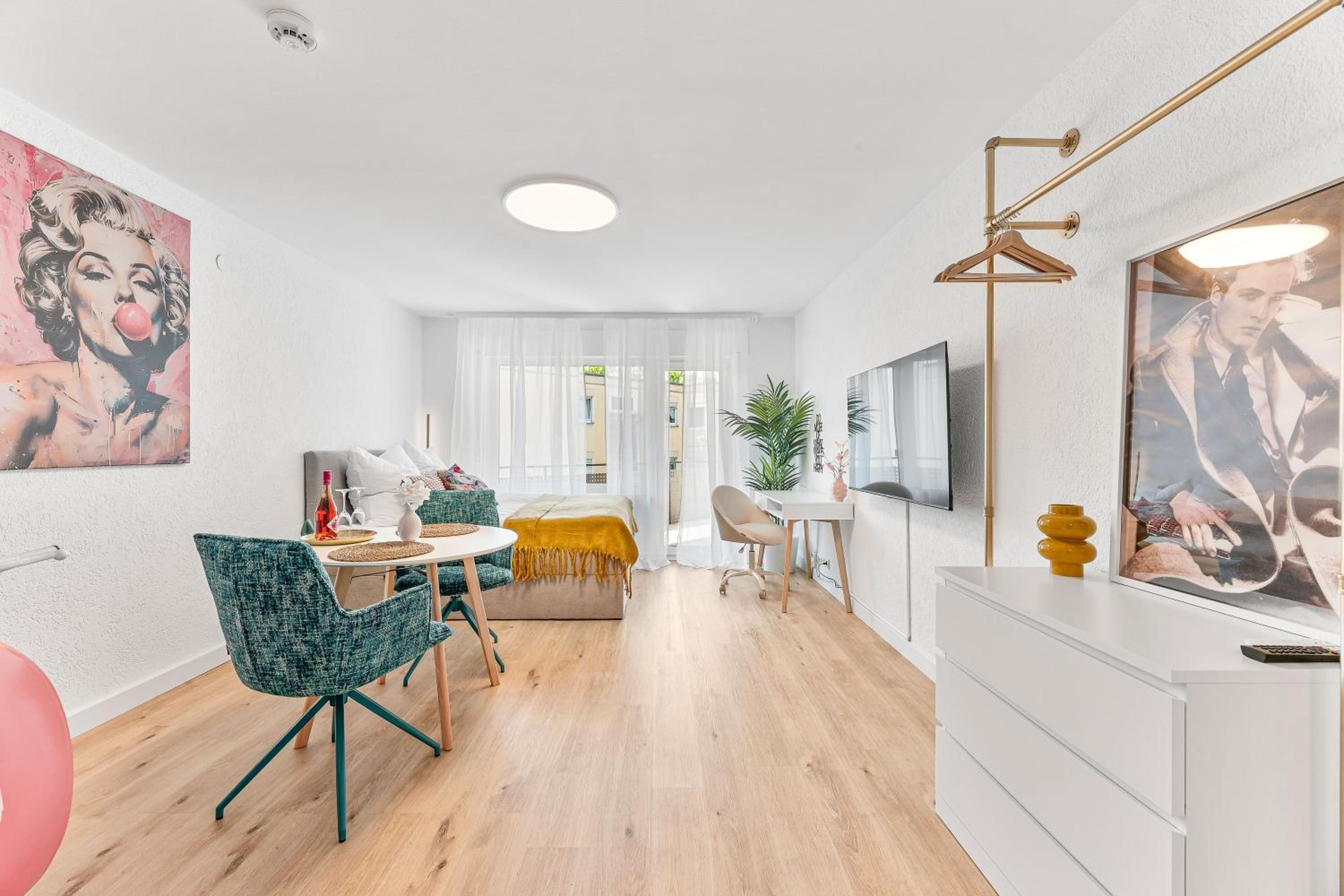 Goldstadt Pop-Art Apartment