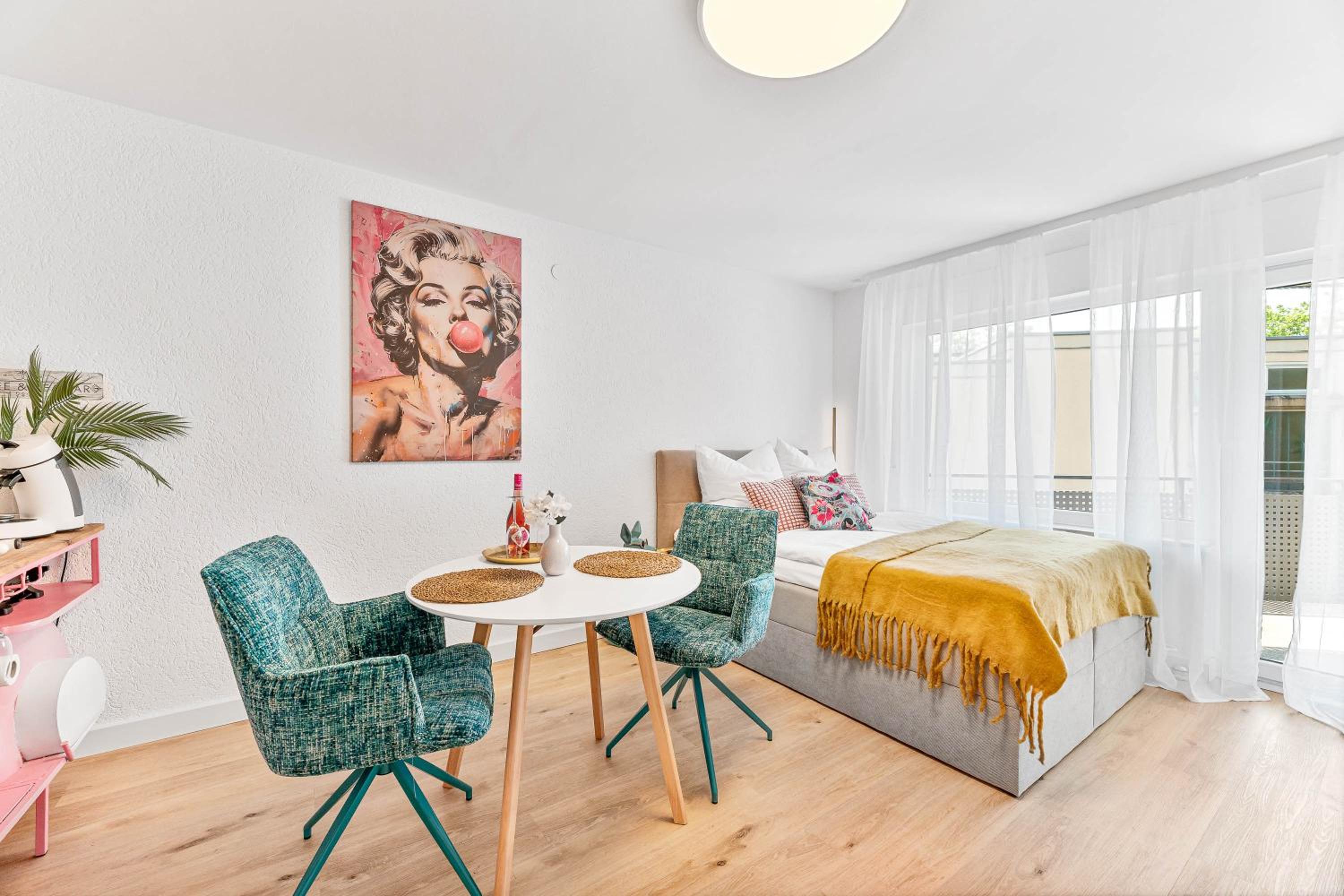Goldstadt Pop-Art Apartment