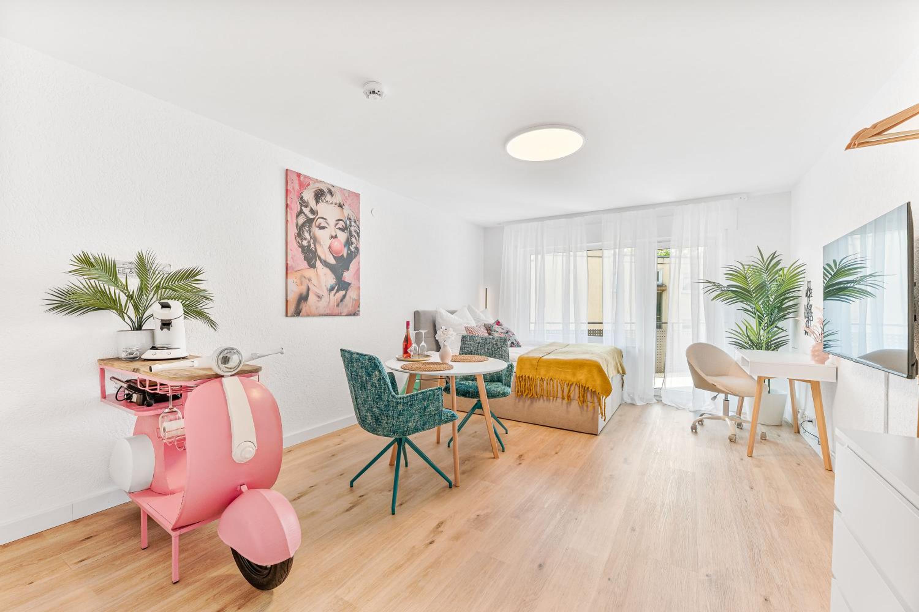 Goldstadt Pop-Art Apartment