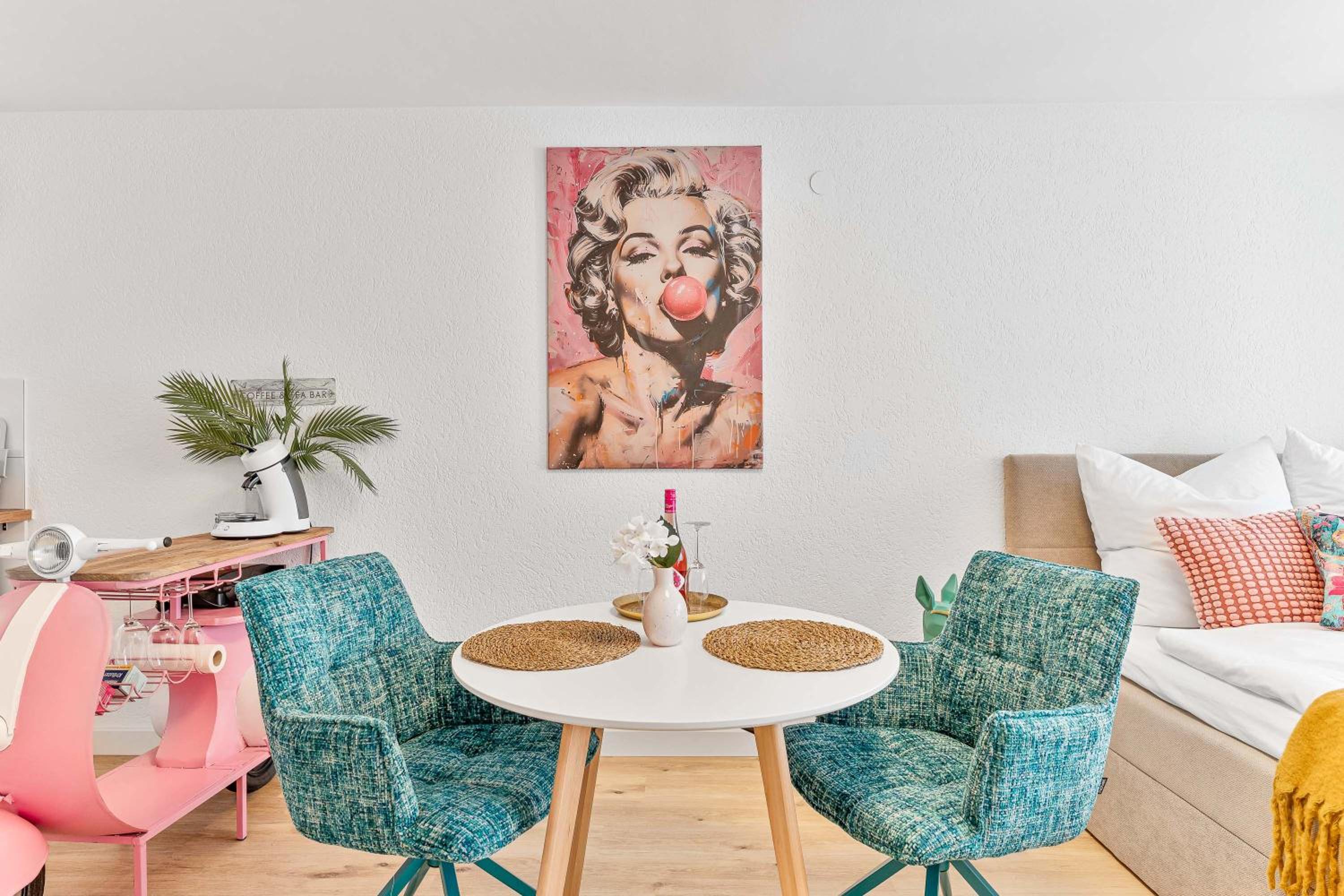 Goldstadt Pop-Art Apartment