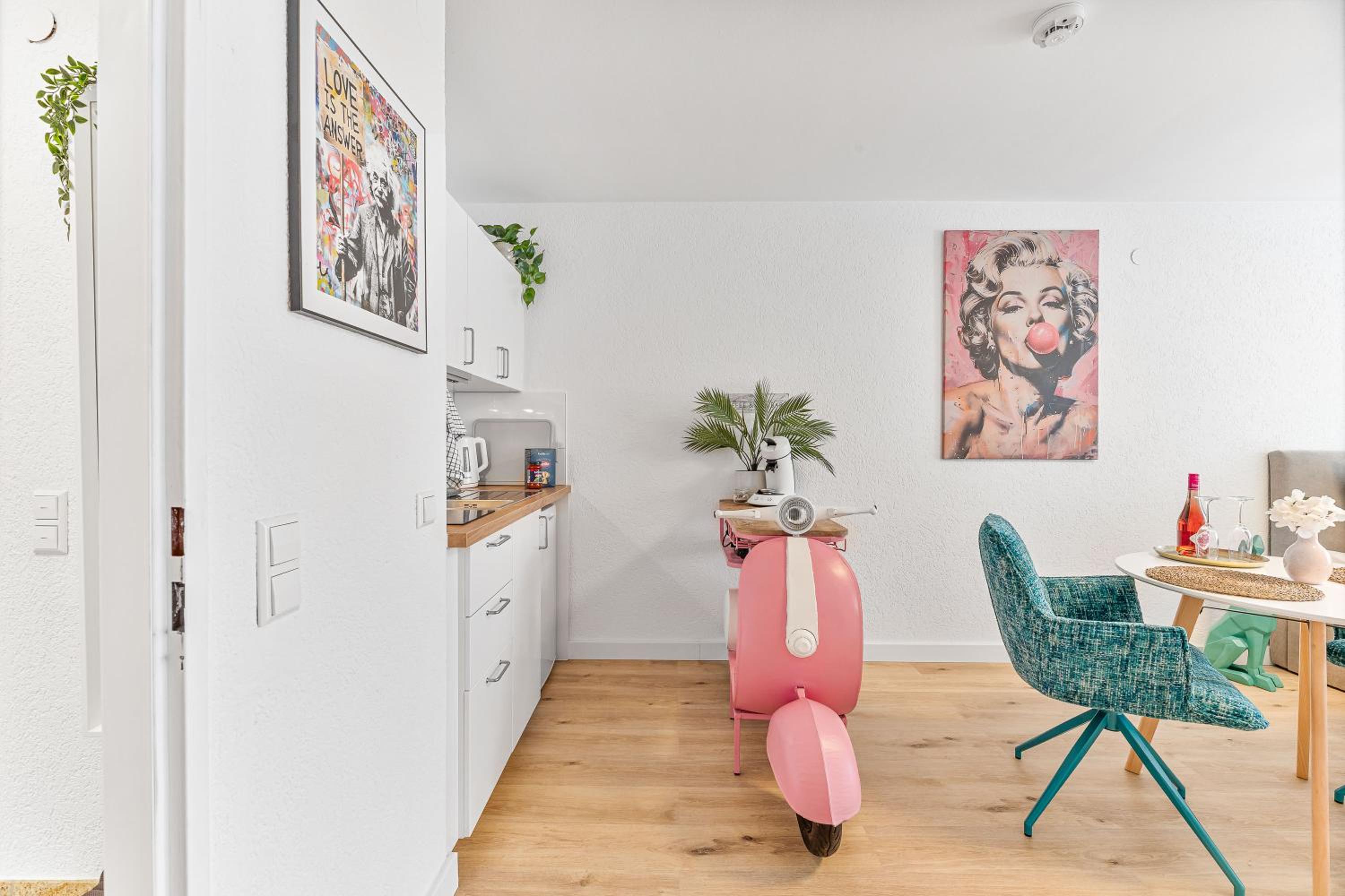 Goldstadt Pop-Art Apartment