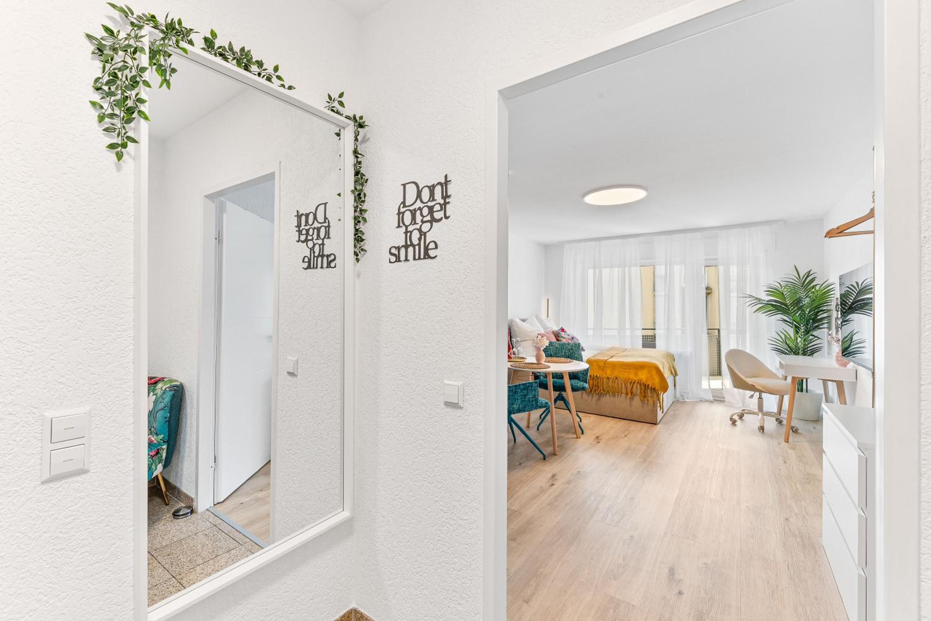 Goldstadt Pop-Art Apartment