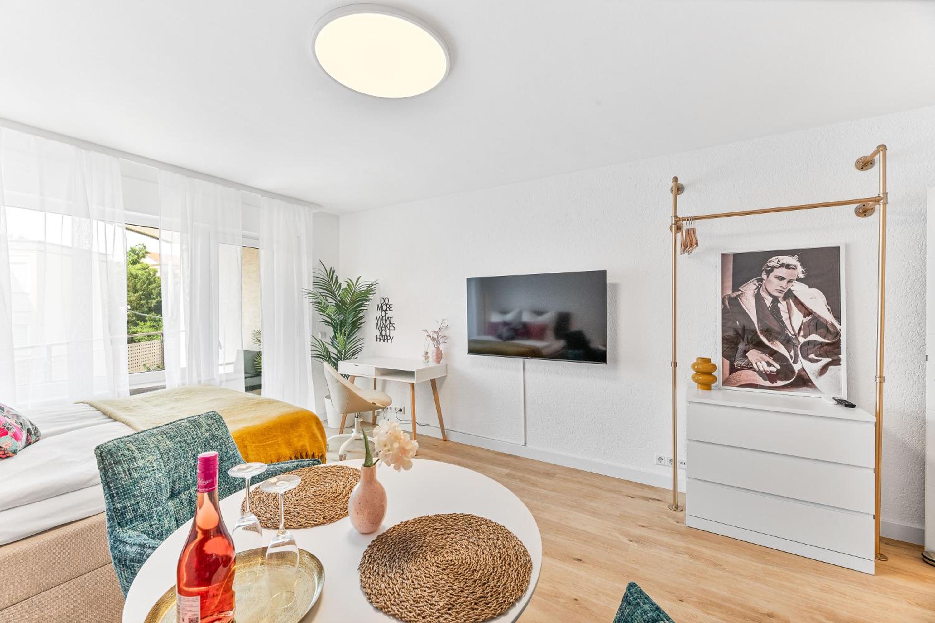 Goldstadt Pop-Art Apartment