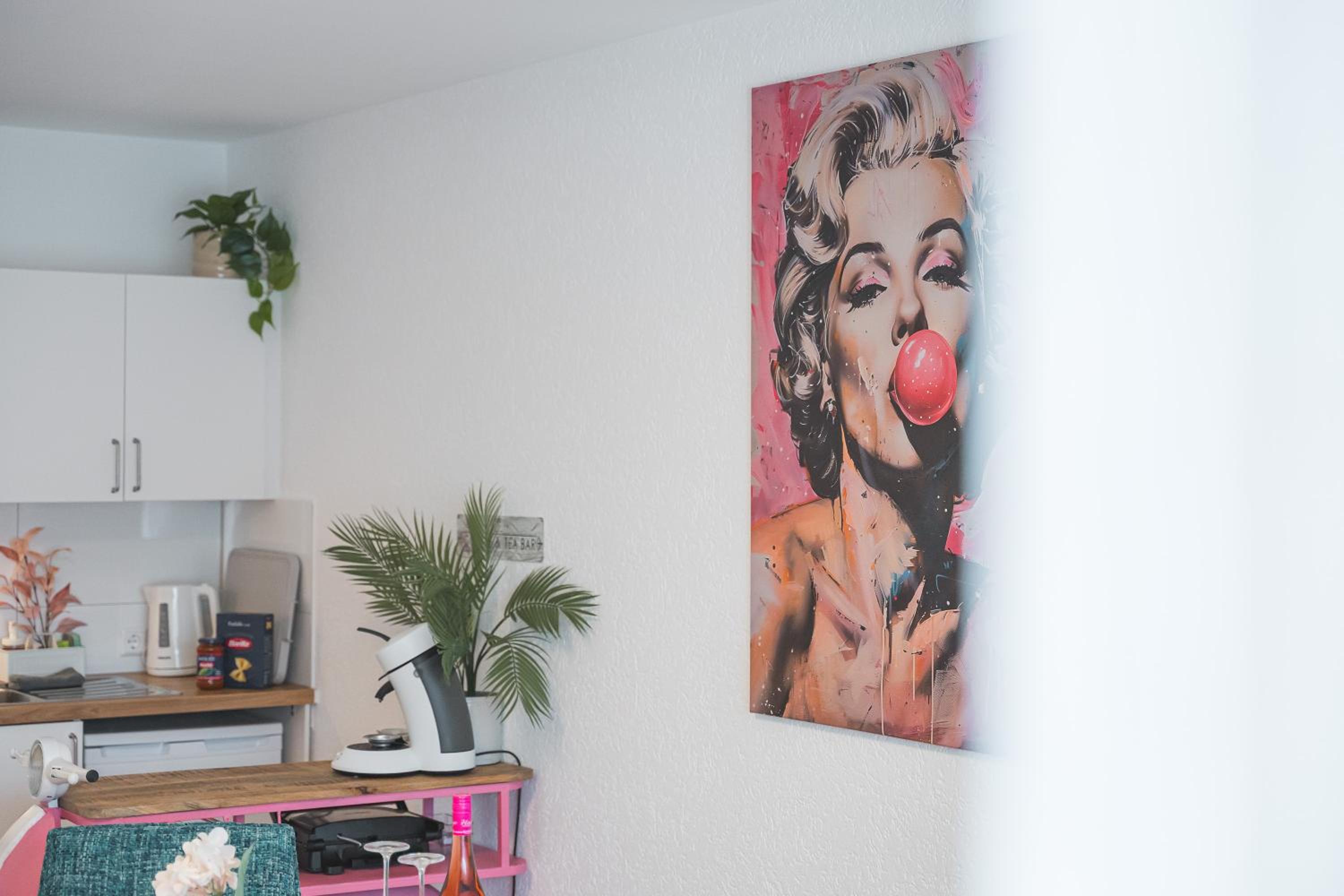 Goldstadt Pop-Art Apartment