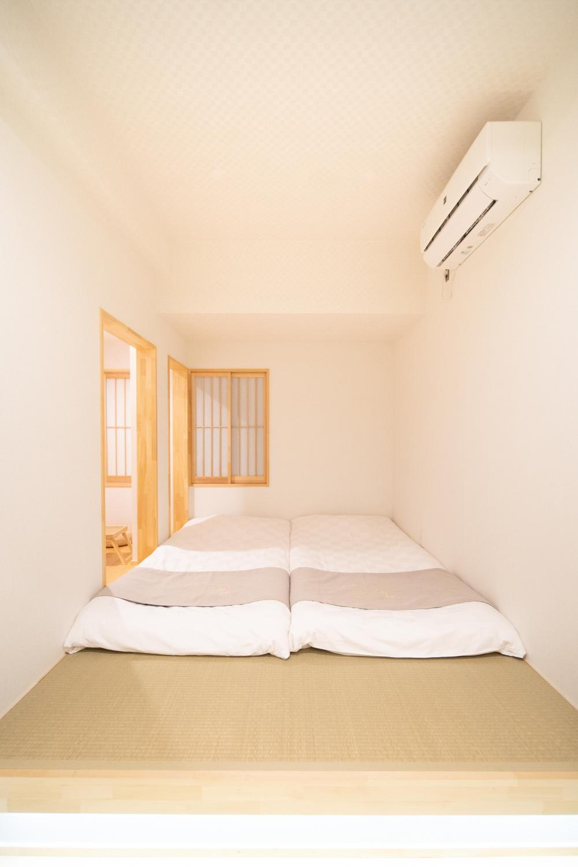 夏様五条丹波口 Modern Kyoto Townhouse, Whole House