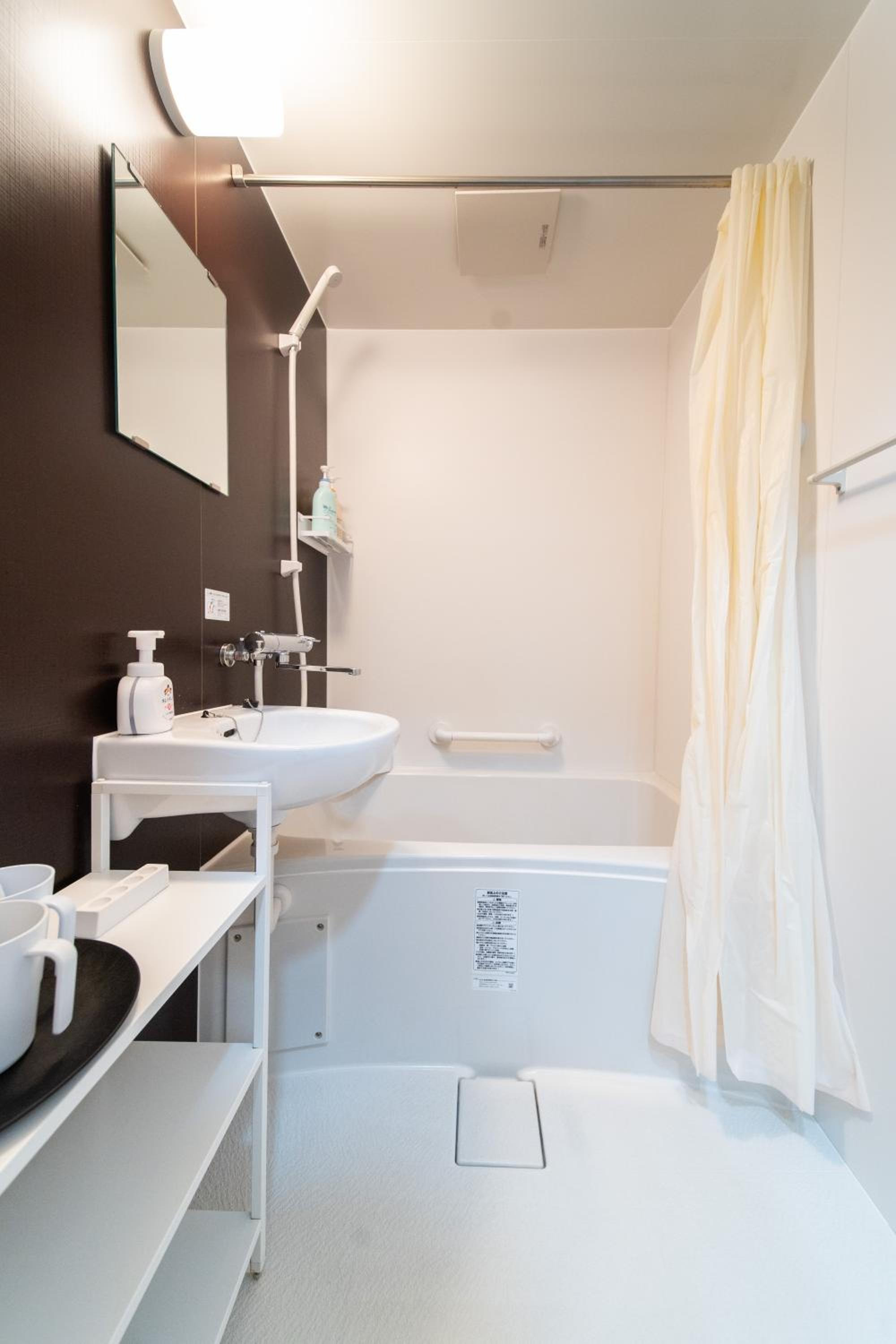 夏様五条丹波口 Modern Kyoto Townhouse, Whole House