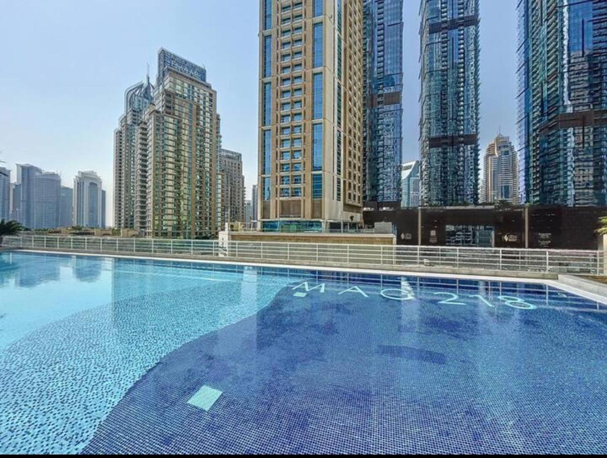 Modern 1BR with High Floor Near Mall & Tram