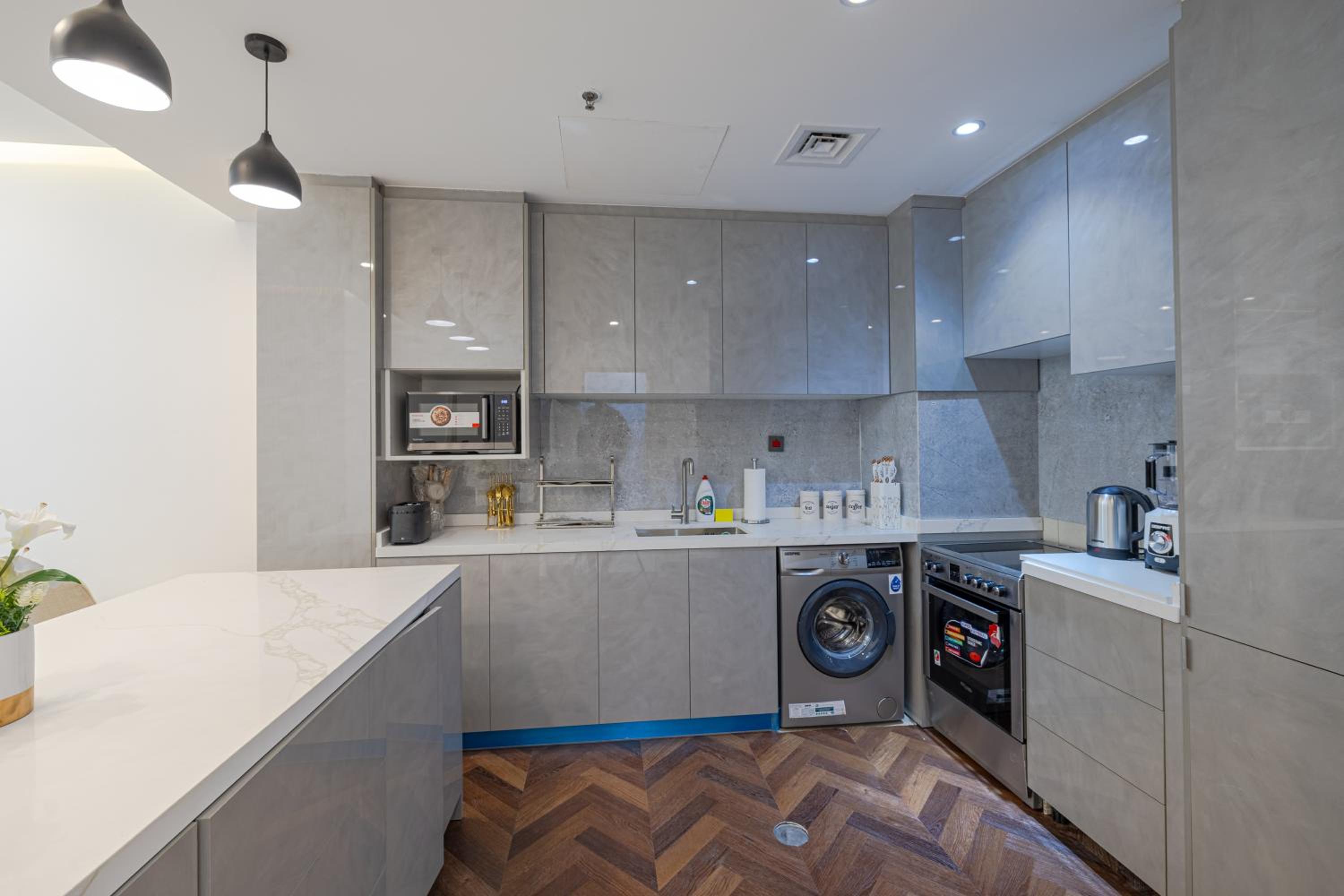 Modern 1BR with High Floor Near Mall & Tram