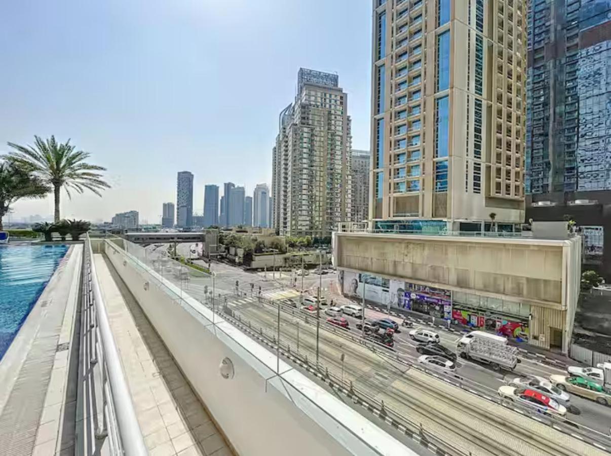 Modern 1BR with High Floor Near Mall & Tram