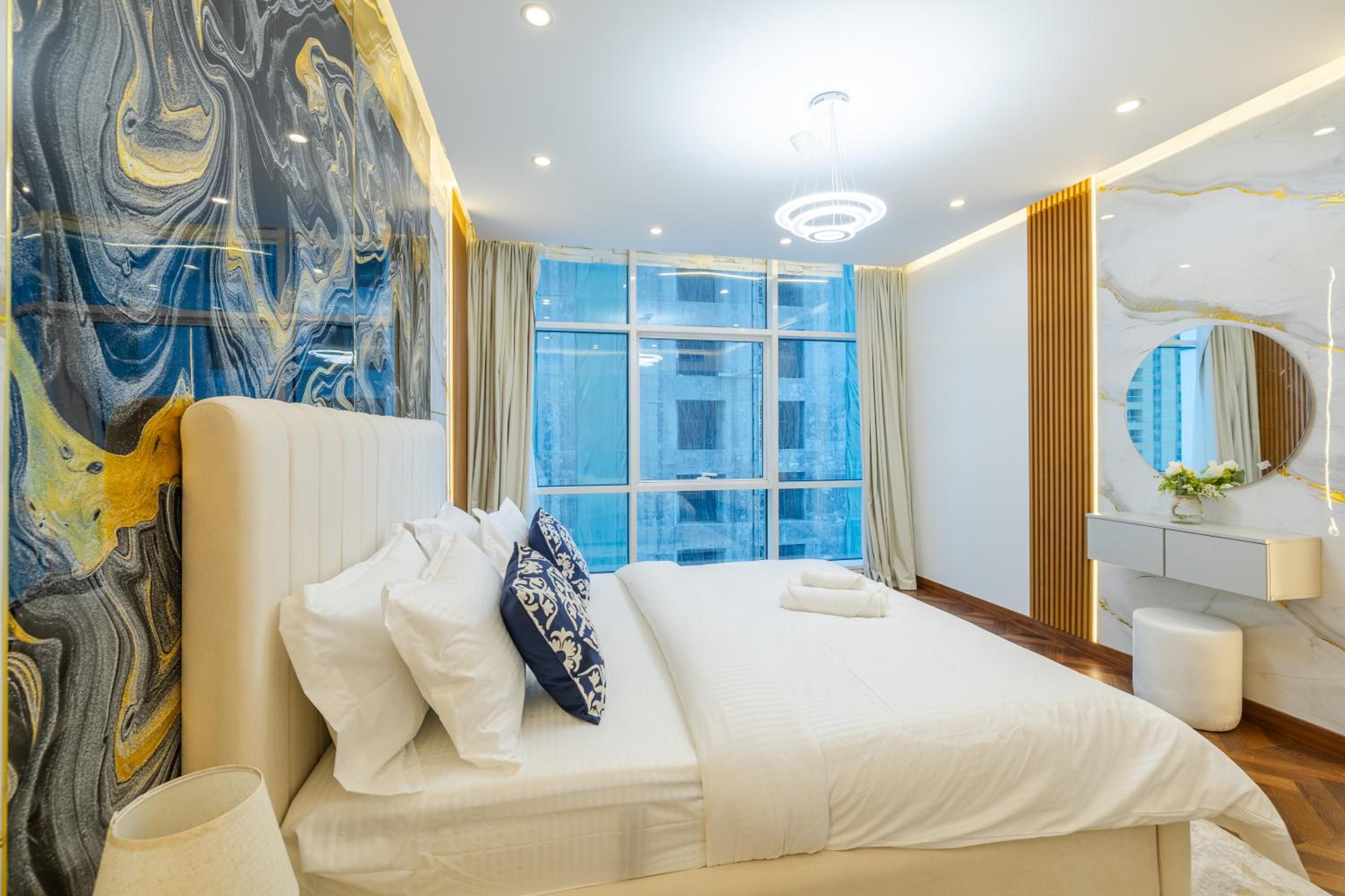 Modern 1BR with High Floor Near Mall & Tram
