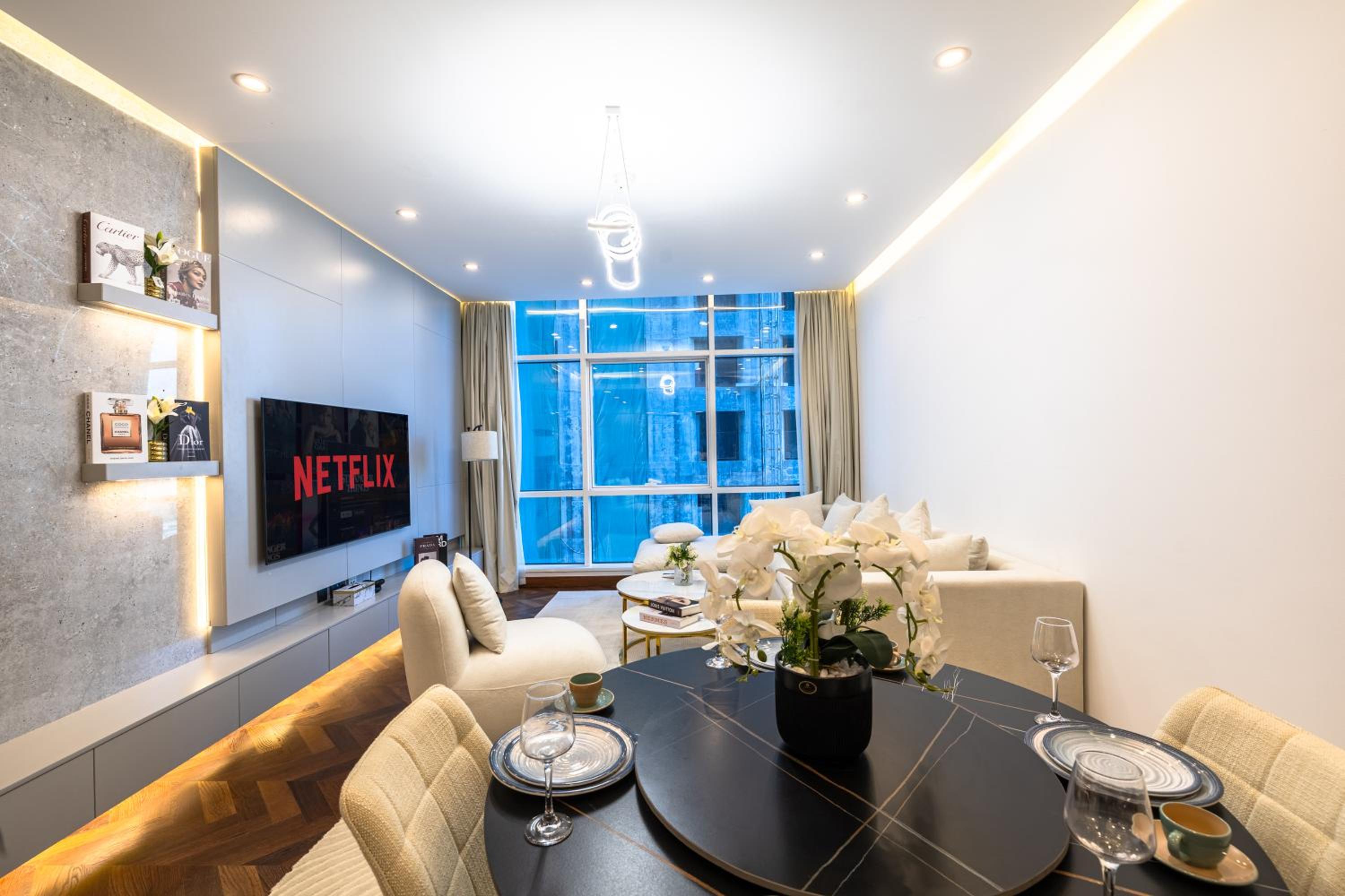 Modern 1BR with High Floor Near Mall & Tram