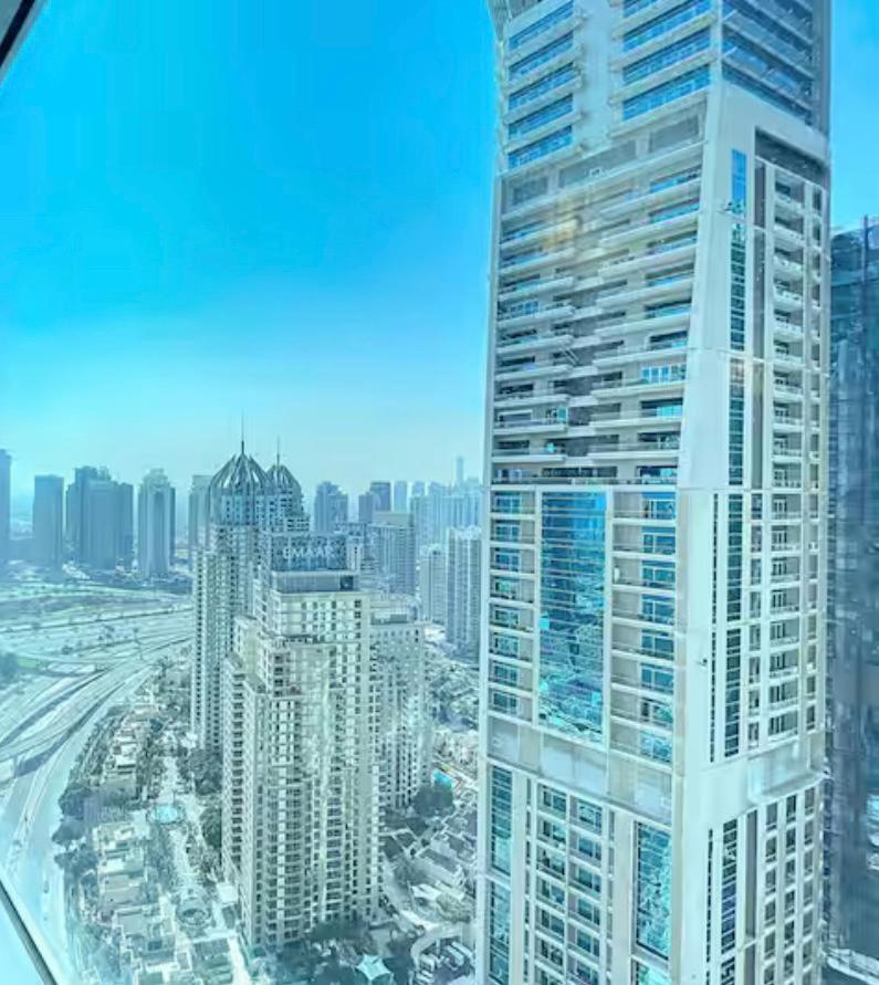 Modern 1BR with High Floor Near Mall & Tram