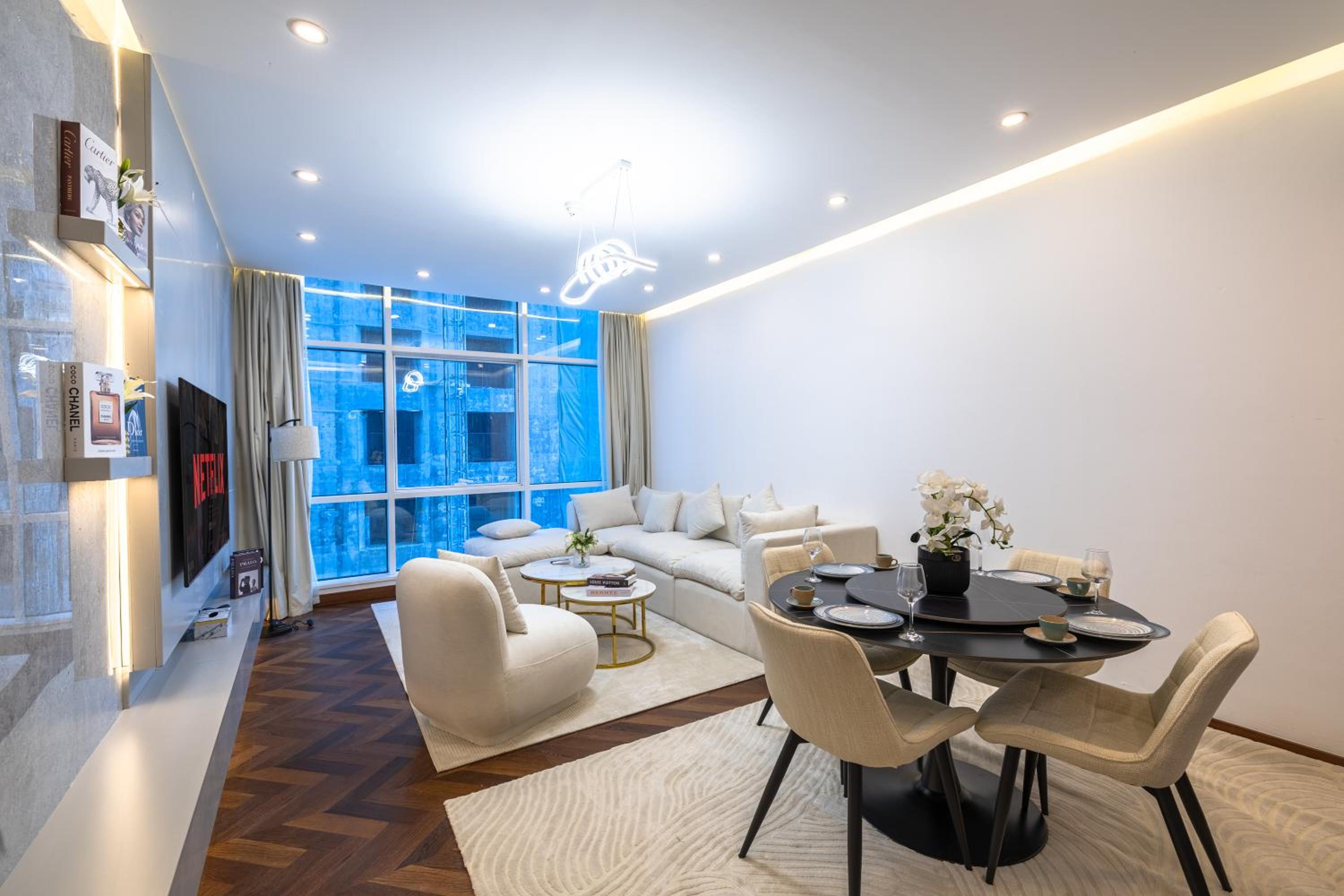Modern 1BR with High Floor Near Mall & Tram